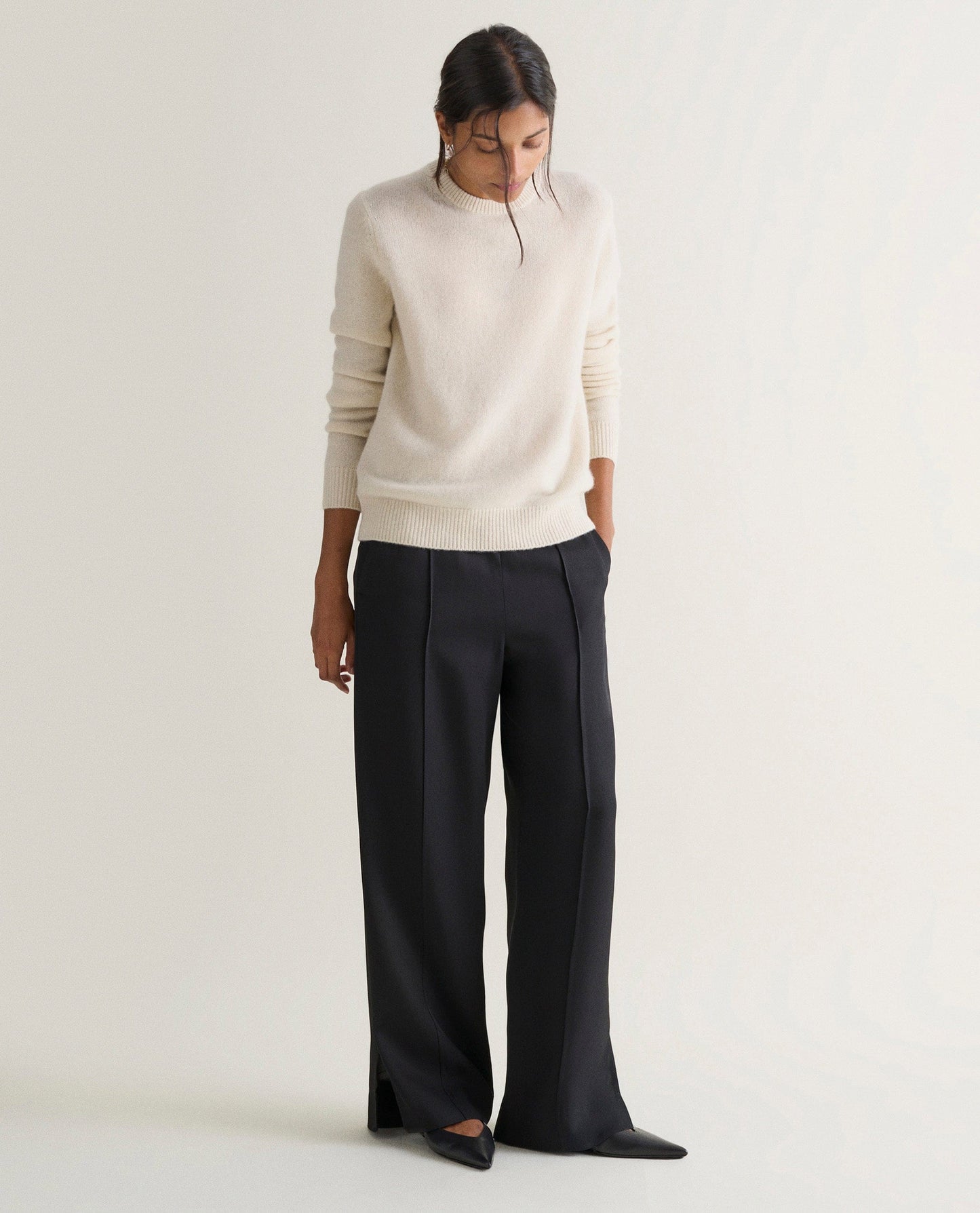 Women's Finest Cashmere Mid-Weight Crew Neck Jumper - Buttermilk