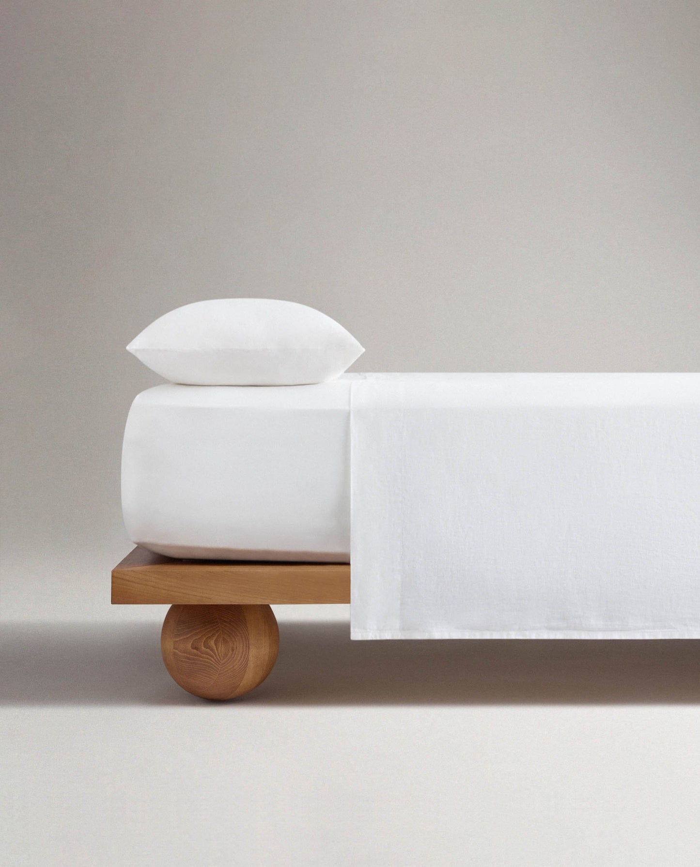 Relaxed & Refined Linen Fitted Sheet - White