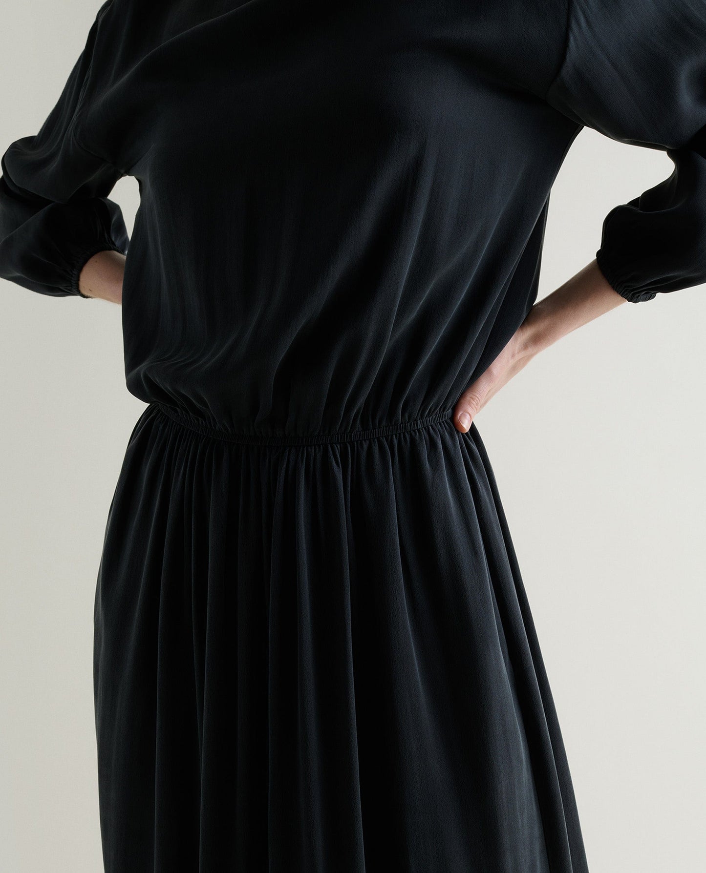Women's Gathered Waist Easy-Silk Dress - Black