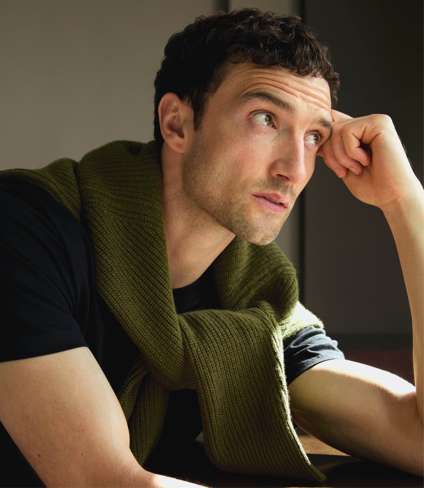 Men's Cashmere Merino Fishermans Rib Crew Neck Jumper - Olive