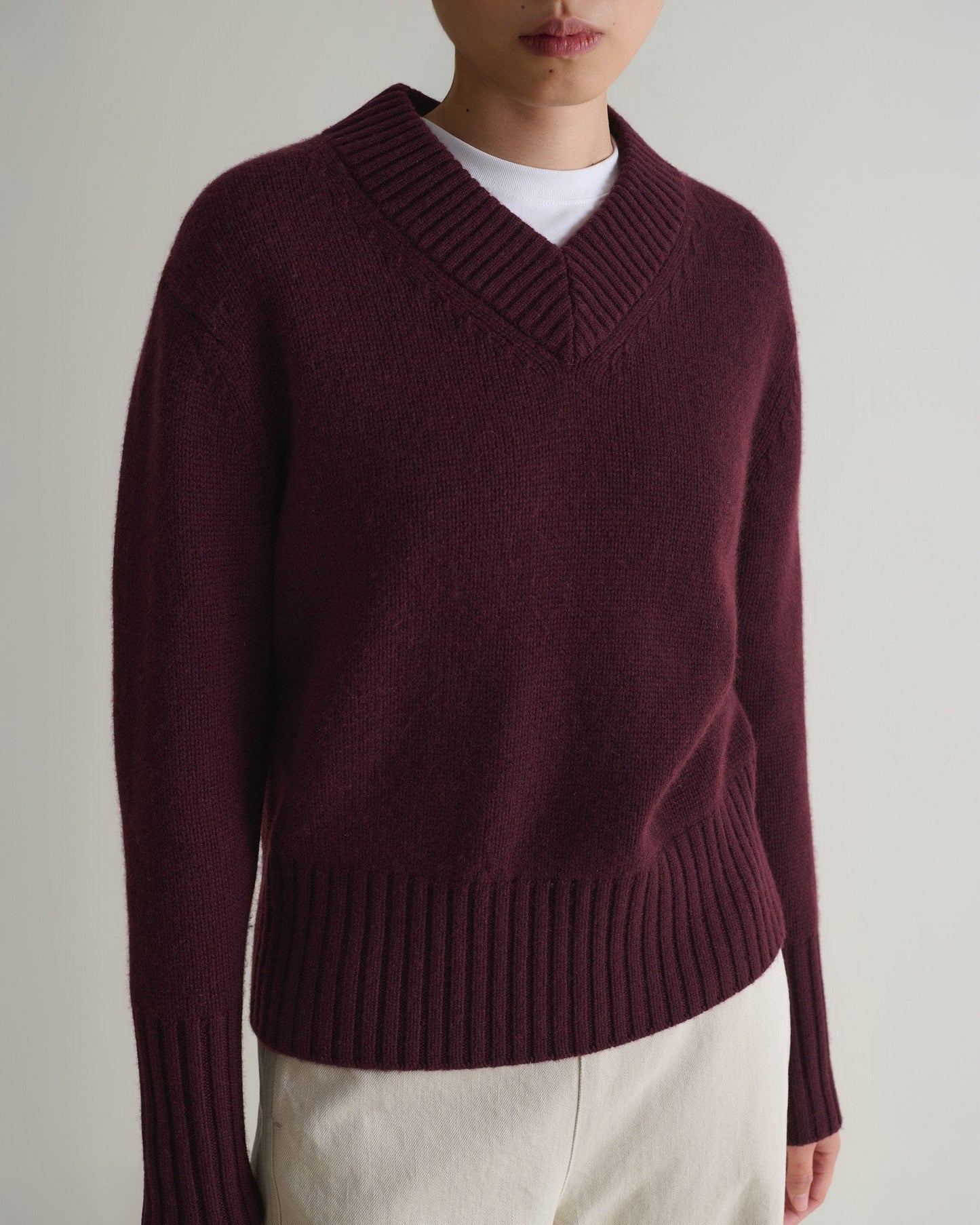 Women's Cashmere Merino V Neck Jumper - Oxblood