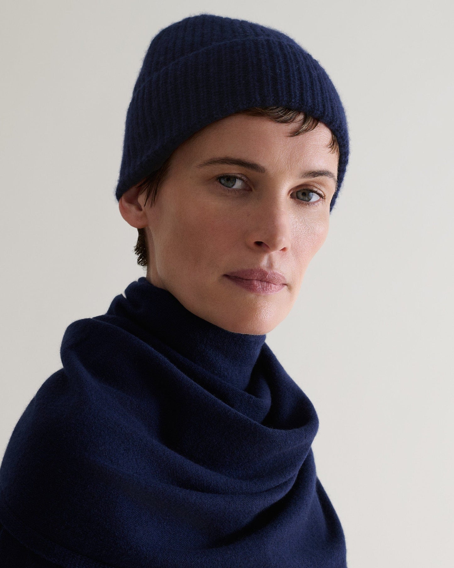 Women's Cashmere Merino Ribbed Knit Beanie - Indigo