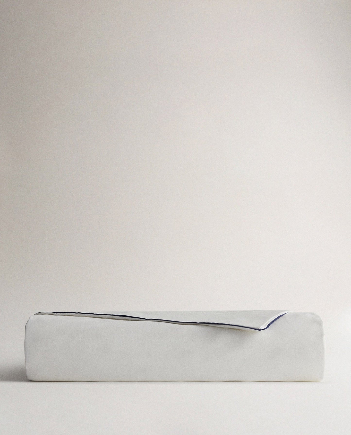 The Crisp & Cool Organic Luxury Duvet Cover - White Navy Piping