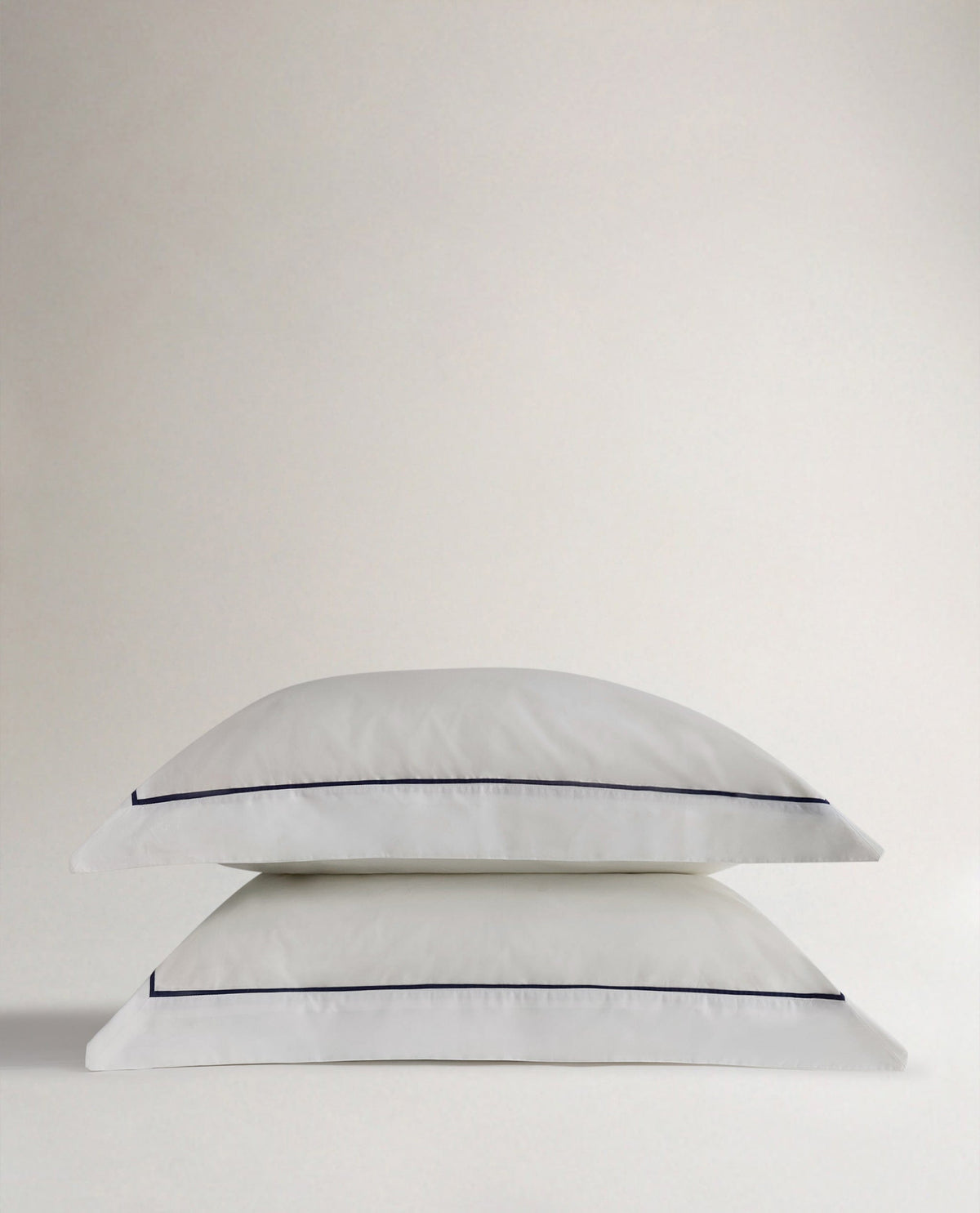 The Crisp & Cool Organic Luxury Oxford Pillowcase Set - White Navy Piping