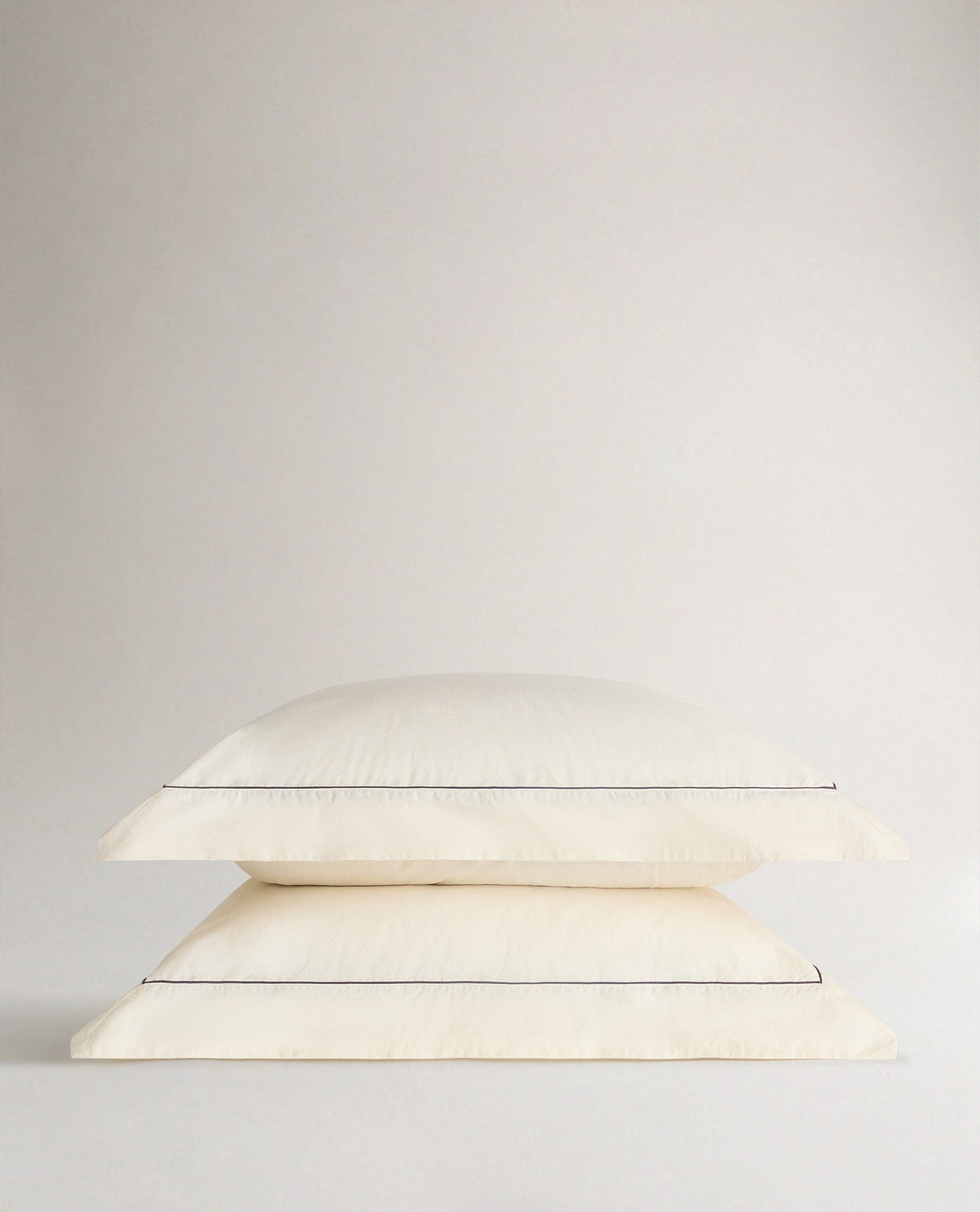 The Crisp & Cool Organic Luxury Oxford Pillowcase Set - Buttermilk Black Piping