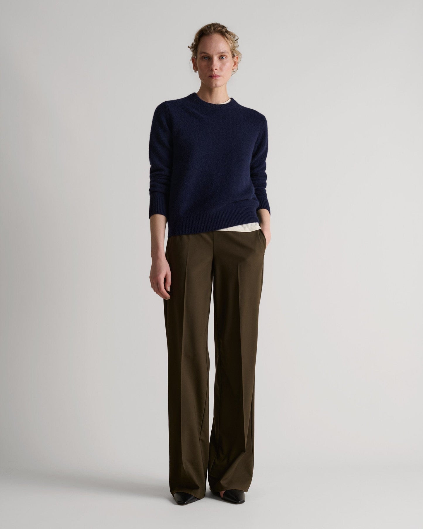 Women's Finest Cashmere Mid-Weight Crew Neck Jumper - Navy