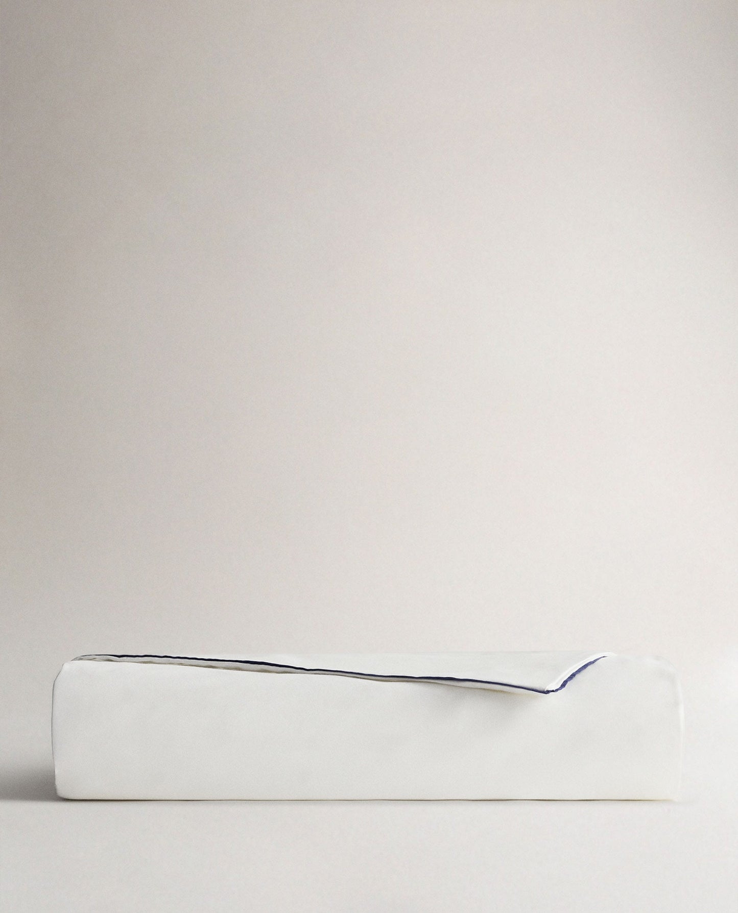 Crisp & Cool Organic Cotton Duvet Cover - White Navy Piping