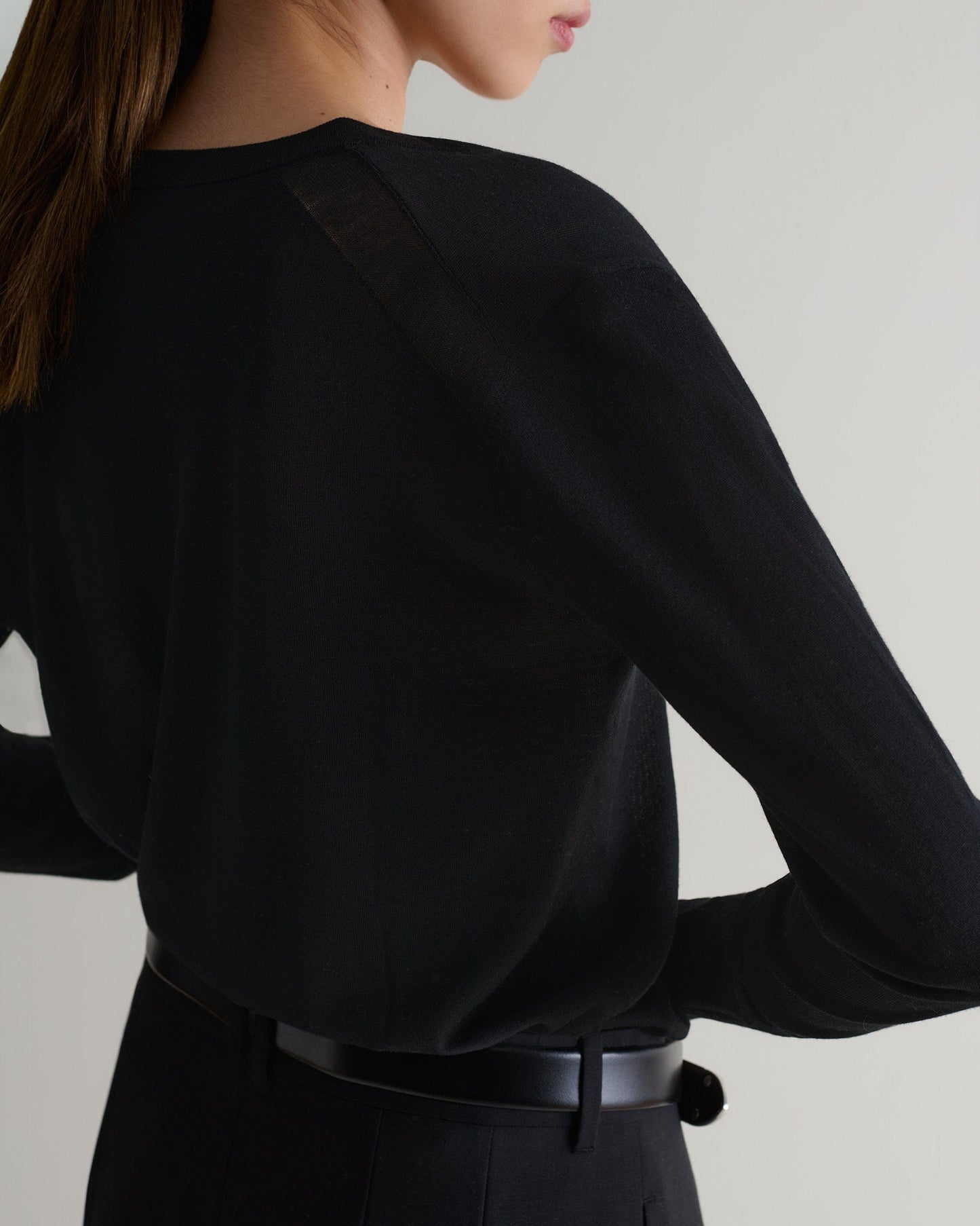 Women's Superfine Merino V Neck Jumper - Black