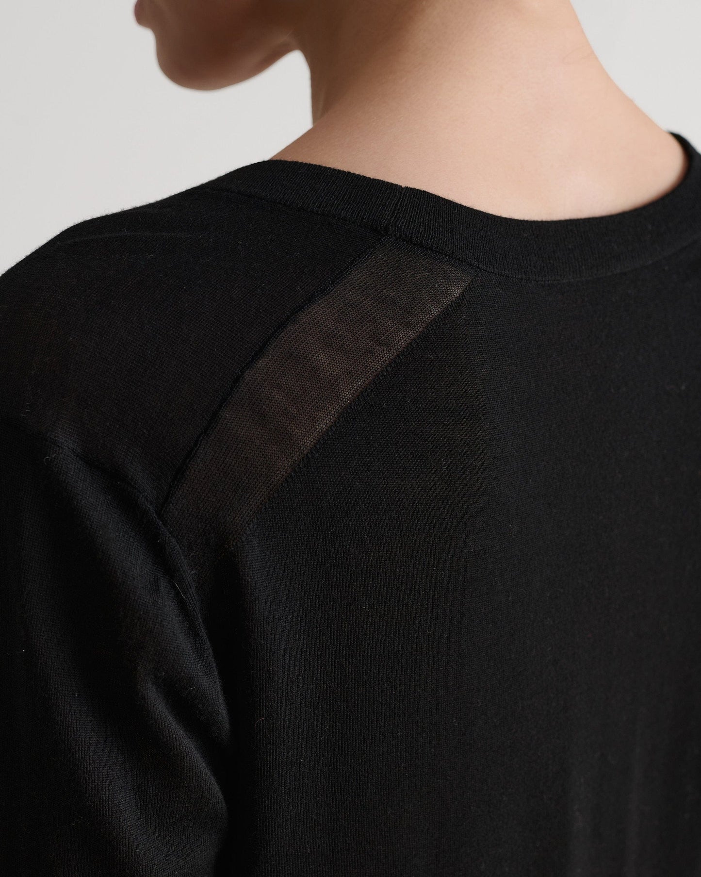 Women's Superfine Merino V Neck Jumper - Black