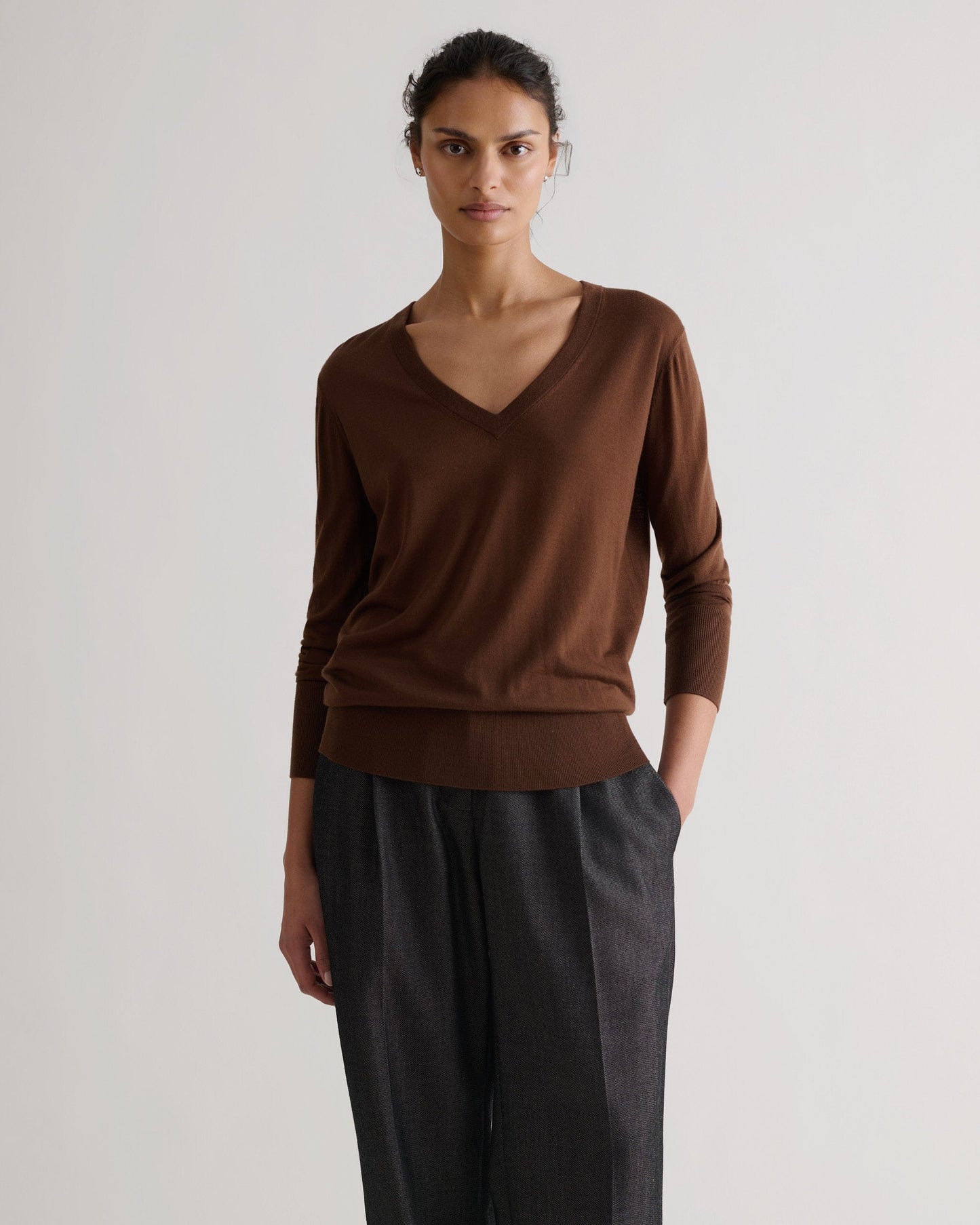 Women's Superfine Merino V Neck Jumper - Burl