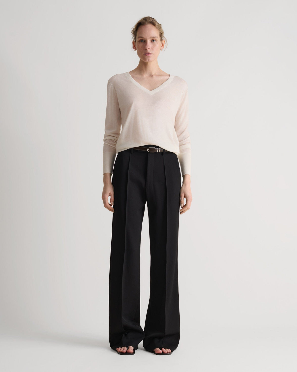 Women's Superfine Merino V Neck Jumper - Buttermilk