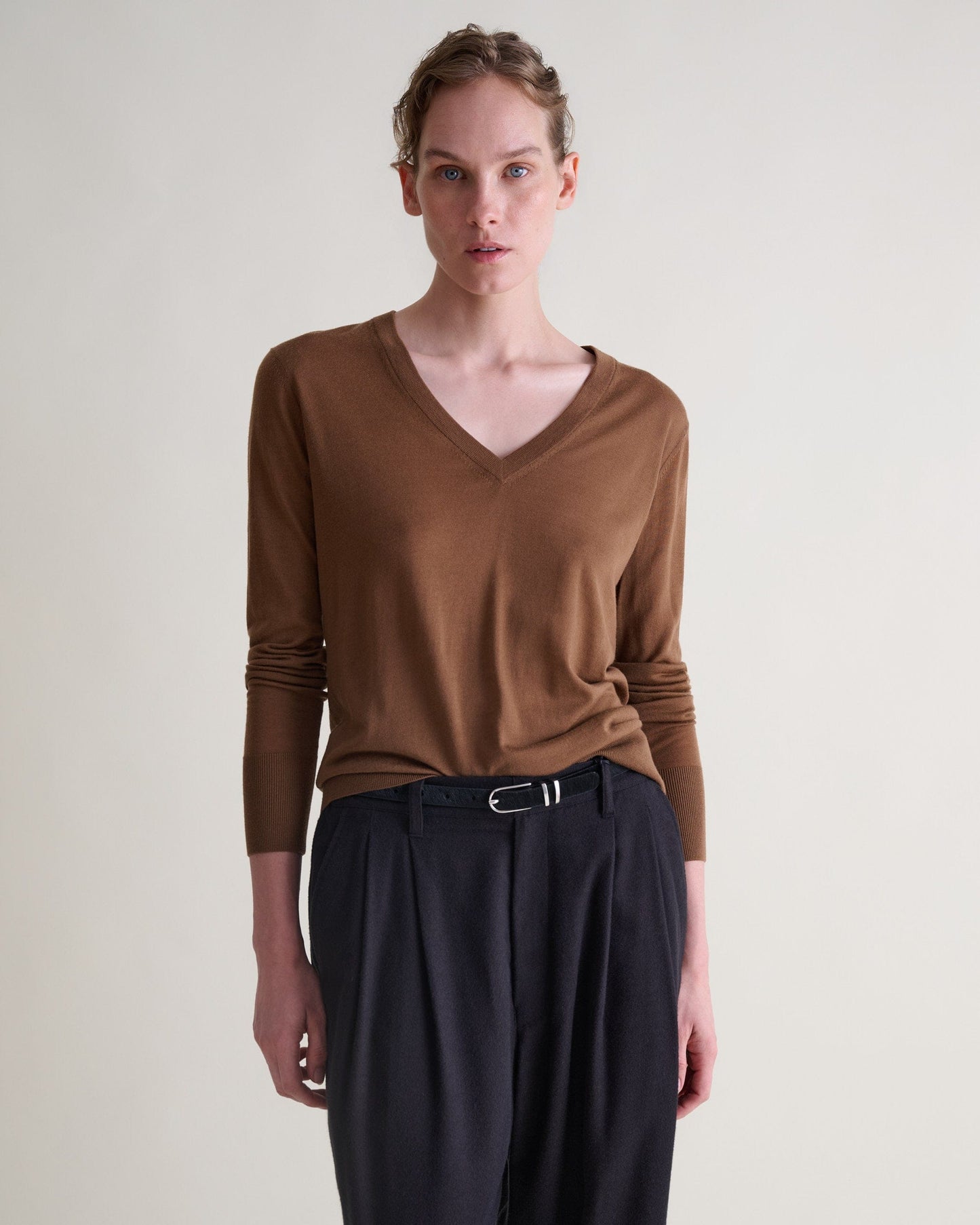 Women's Superfine Merino V Neck Jumper - Deep Camel