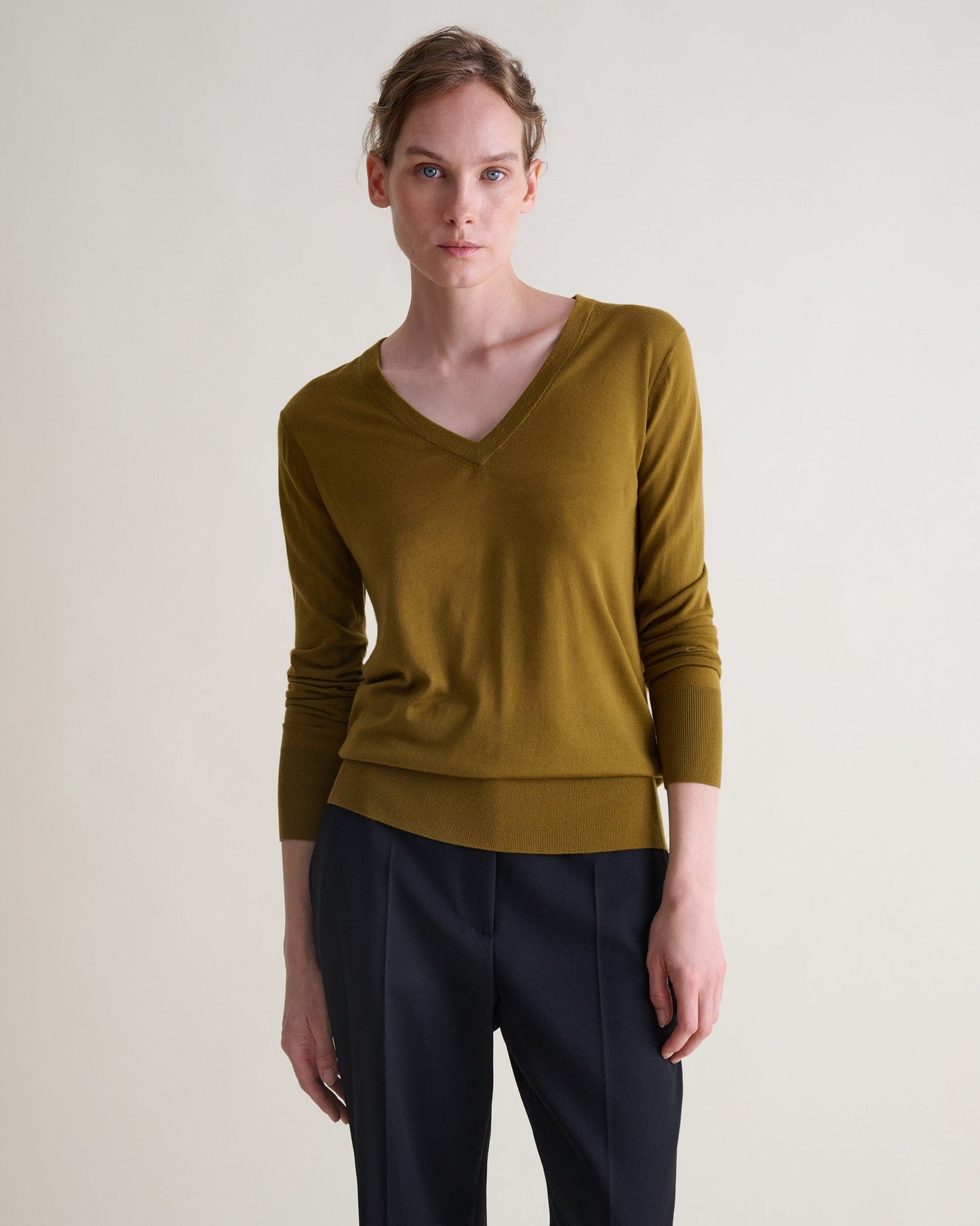 Women's Superfine Merino V Neck Jumper - Golden Olive
