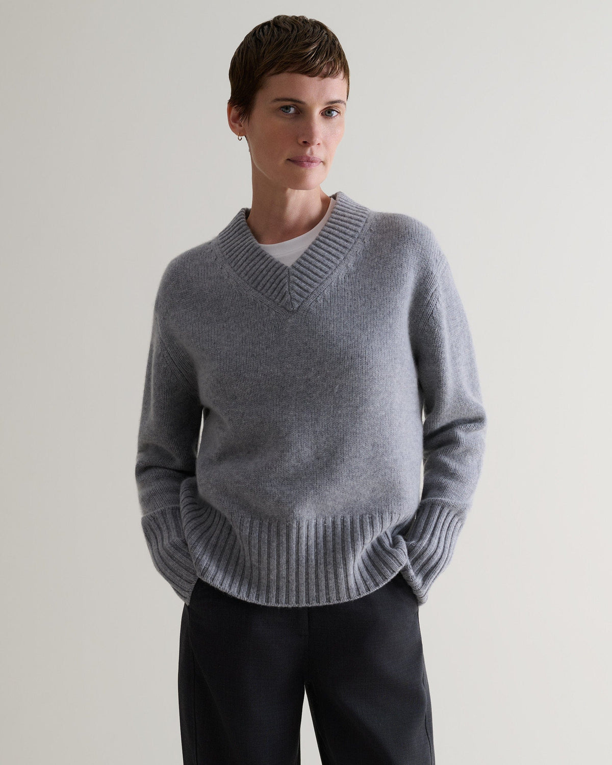 Women's Cashmere Merino V Neck Jumper - Medium Grey