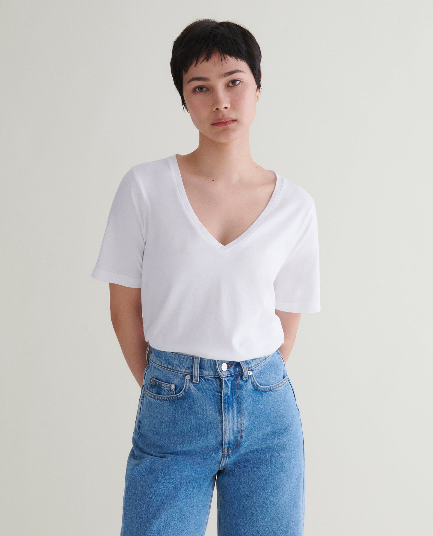 Women's V Neck Seacell T-shirt - White