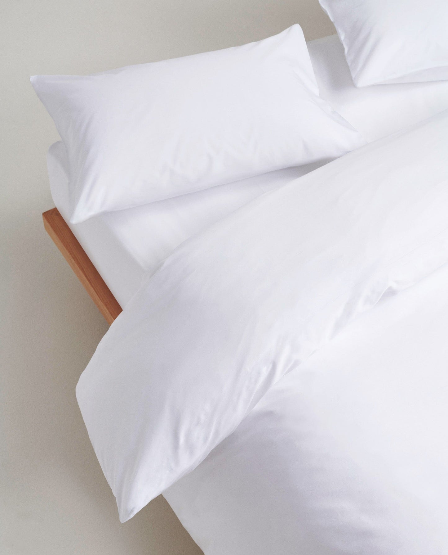 Image 2 of 5 showing Rise & Fall's Soft & Smooth Cotton Sateen Oxford Pillowcase Set in white.