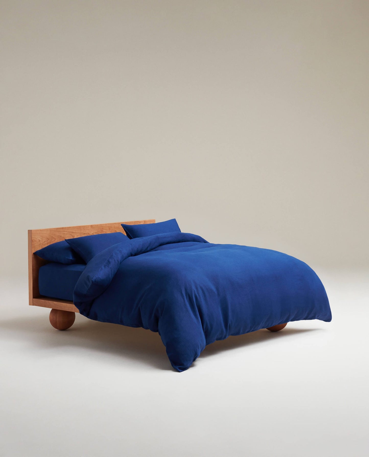 image 2 of 6 showing bed with Rise & Fall's Relaxed & Refined linen duvet set, fabric: European flax, colour: indigo