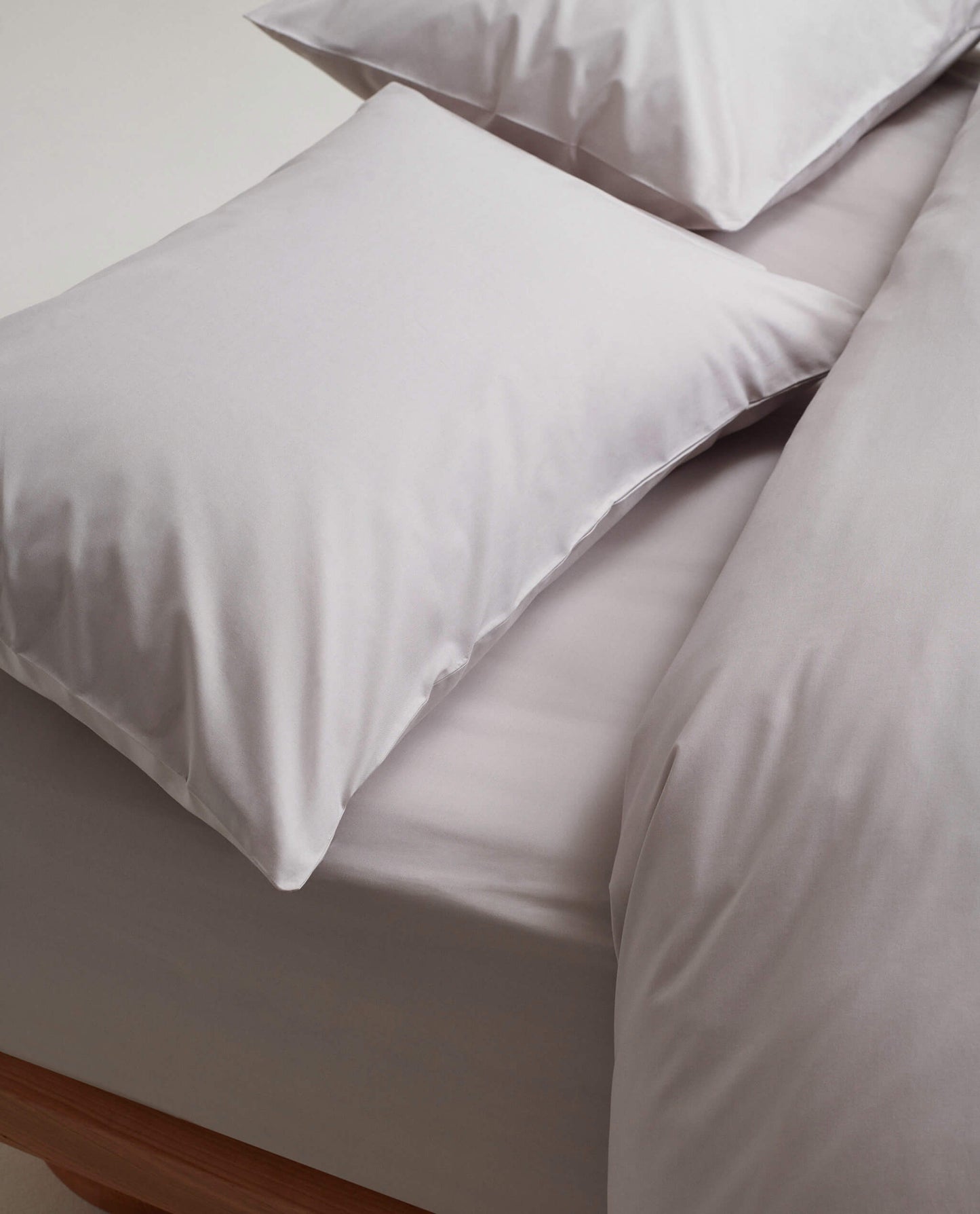 Image 3 of 4 showing Rise & Fall's Crisp & Cool organic cotton flat sheet in pebble.