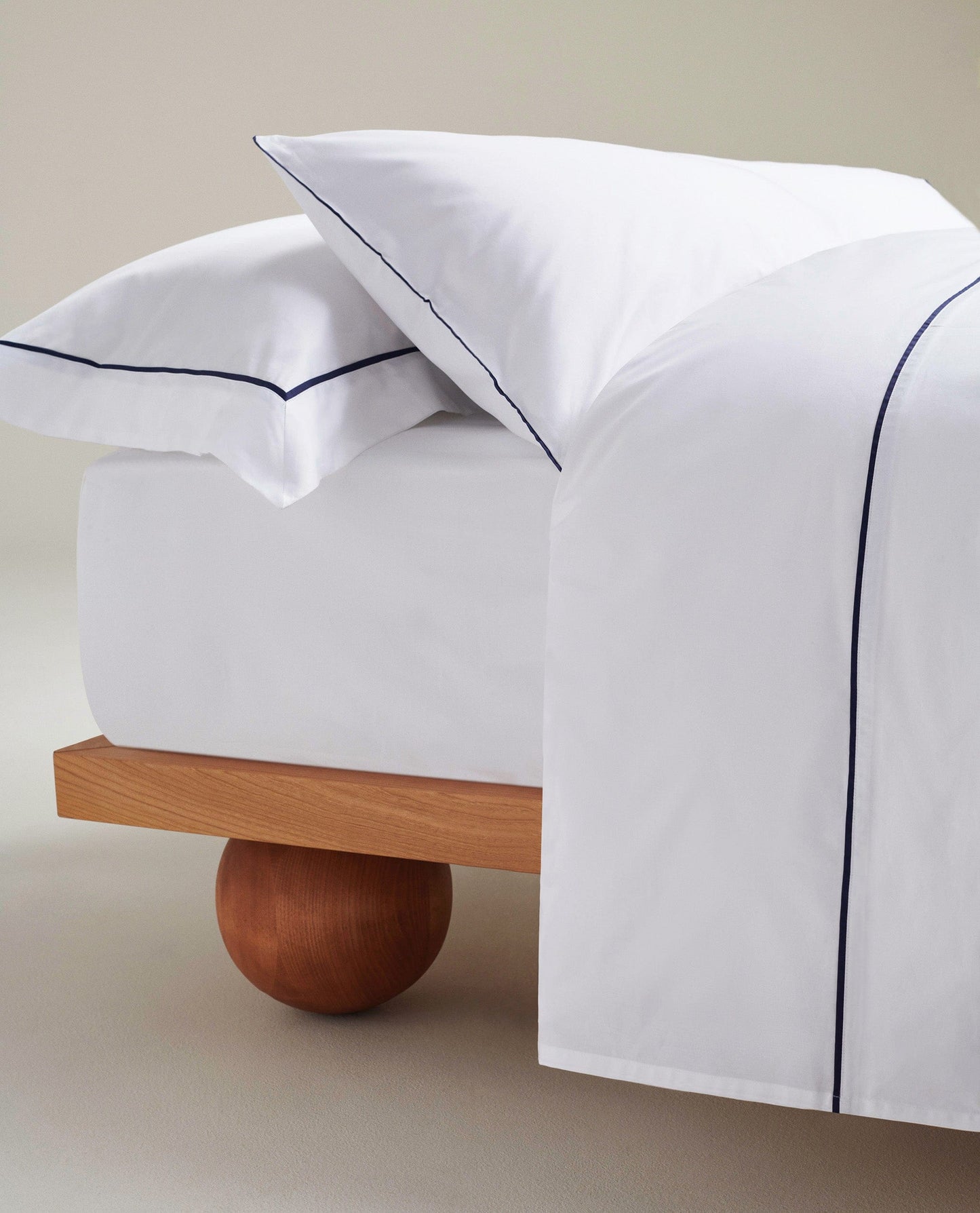 Image 3 of 5 showing Rise & Fall's Soft & Smooth Cotton Sateen Oxford Pillowcase Set in white navy piping.