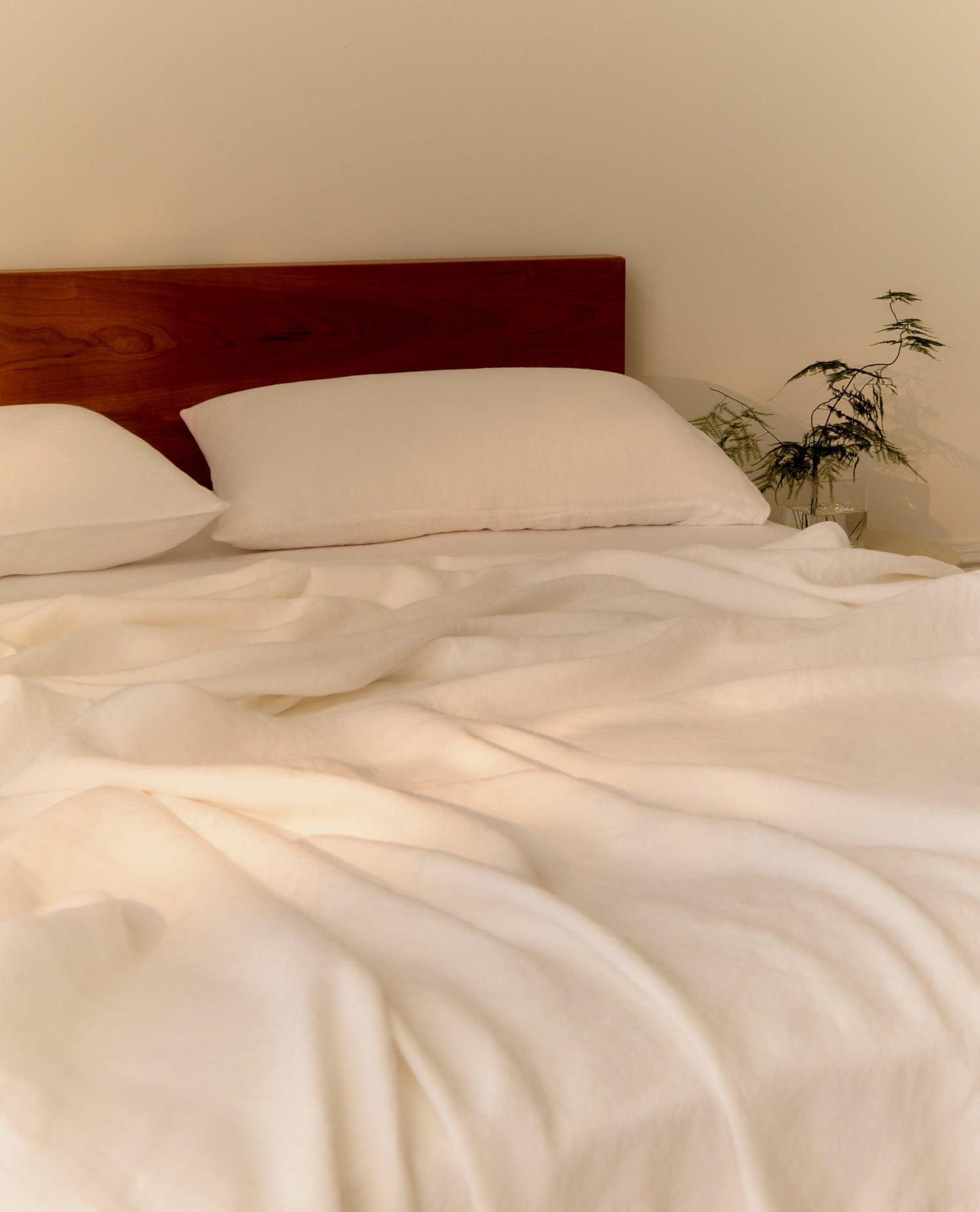 image 5 of 5 showing bed made with Rise & Fall's Relaxed & Refined linen duvet set, fabric: European flax, colour: white