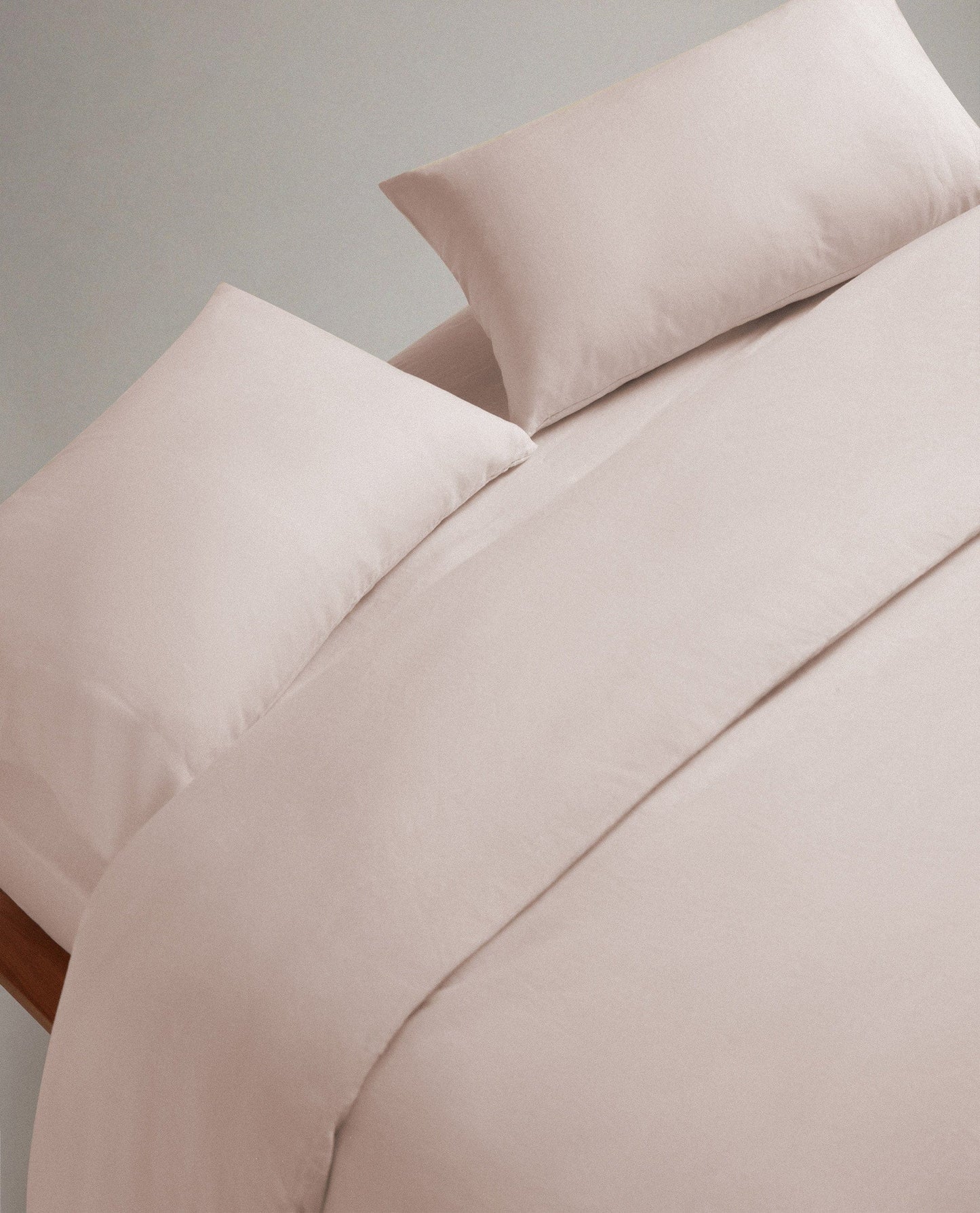 Image 6 of 8 showing Rise & Fall's Relaxed & Refined European flax™ linen duvet set in peach.