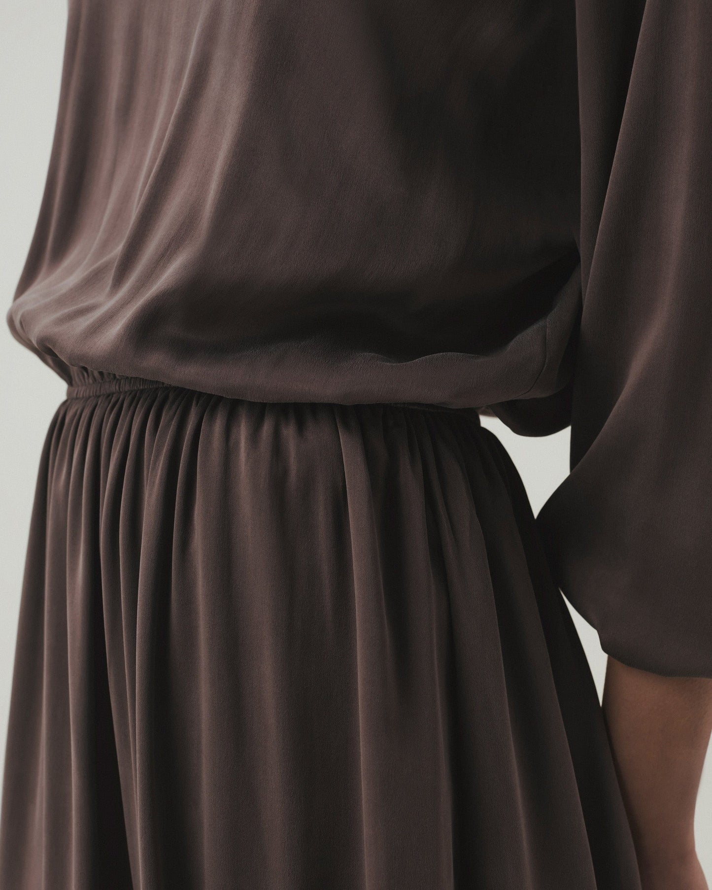 Women's Gathered Waist Easy-Silk Dress - Bitter Chocolate