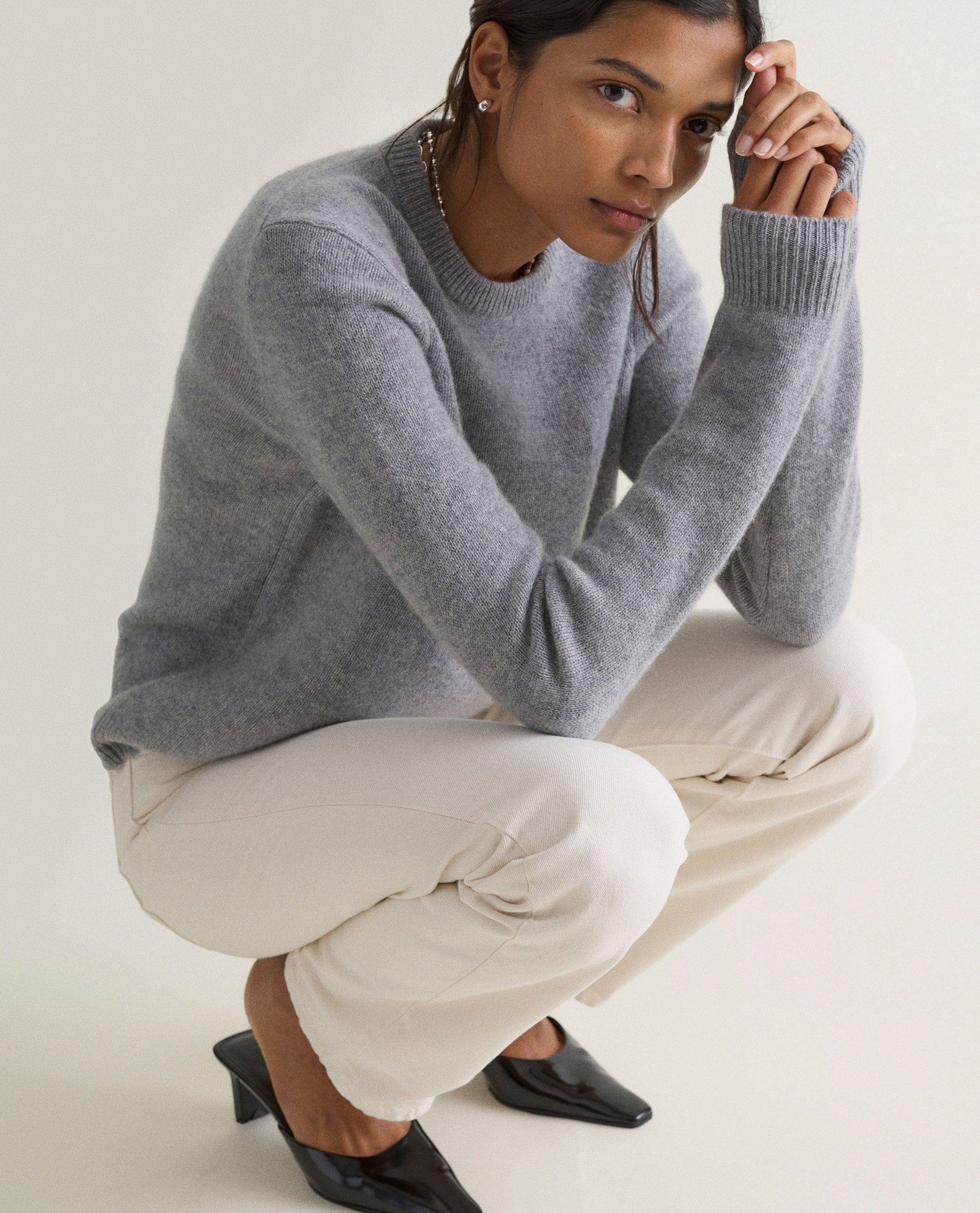 Women's Finest Cashmere Mid-Weight Crew Neck Jumper - Medium Grey