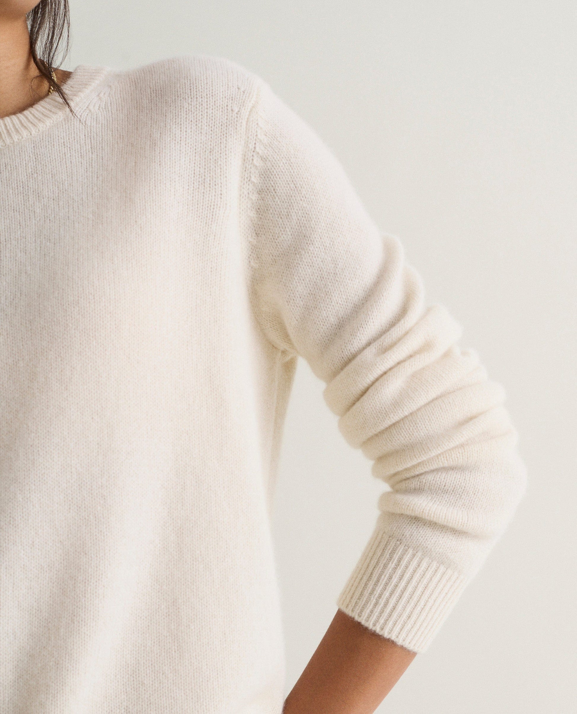 Women's Finest Cashmere Mid-Weight Crew Neck Jumper - Buttermilk