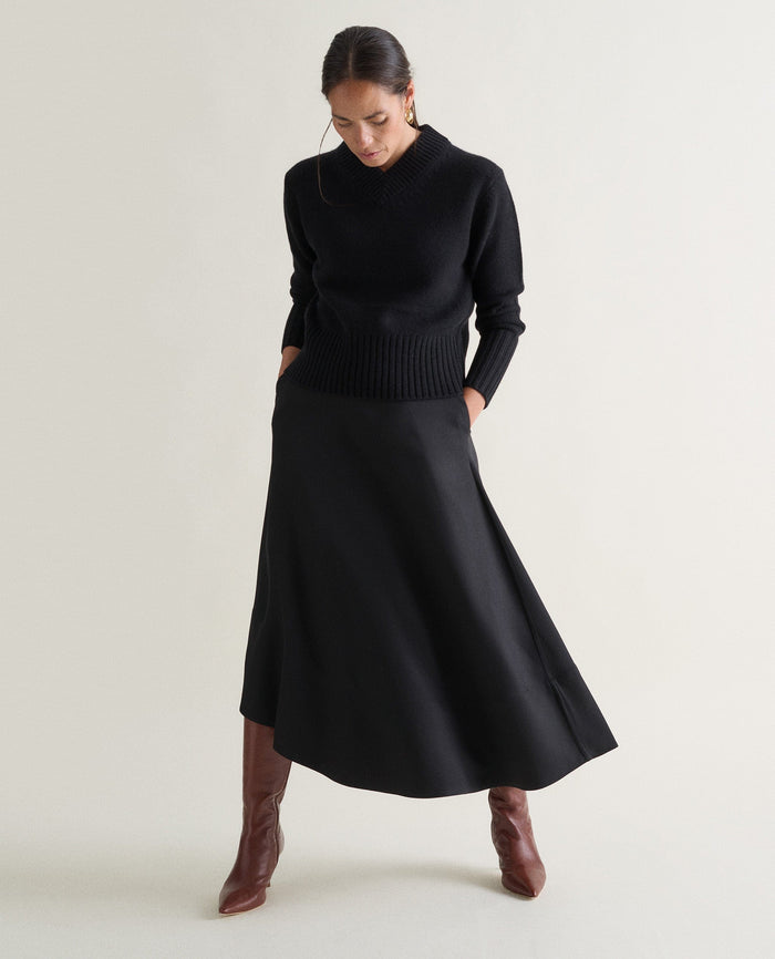 Black - Women's Cashmere Merino V Neck Jumper