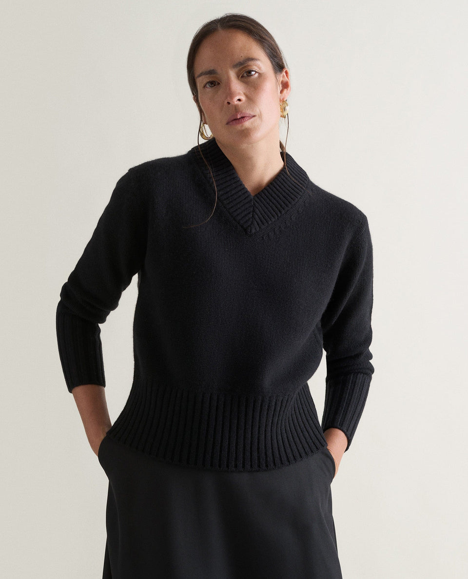 Women's Cashmere Merino V Neck Jumper - Black