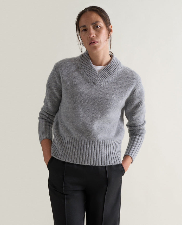 Medium Grey - Women's Cashmere Merino V Neck Jumper