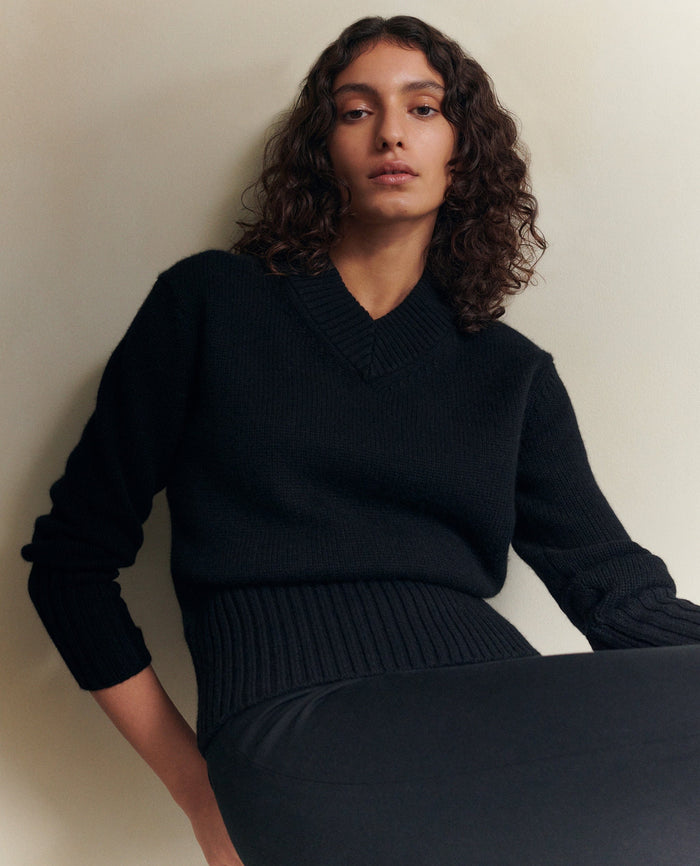 Black - Women's Cashmere Merino V Neck Jumper