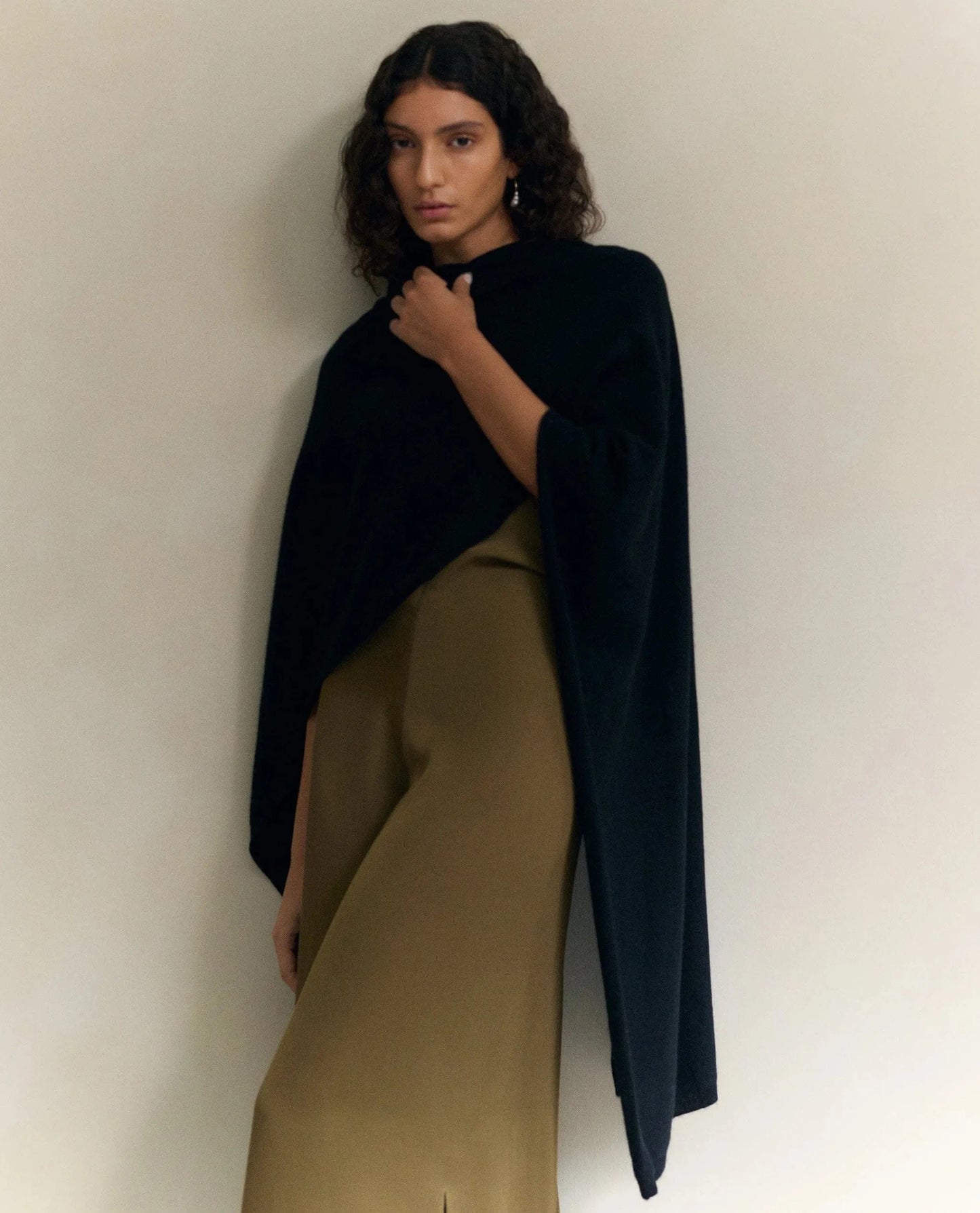 Oversized Finest Cashmere Wrap - Black