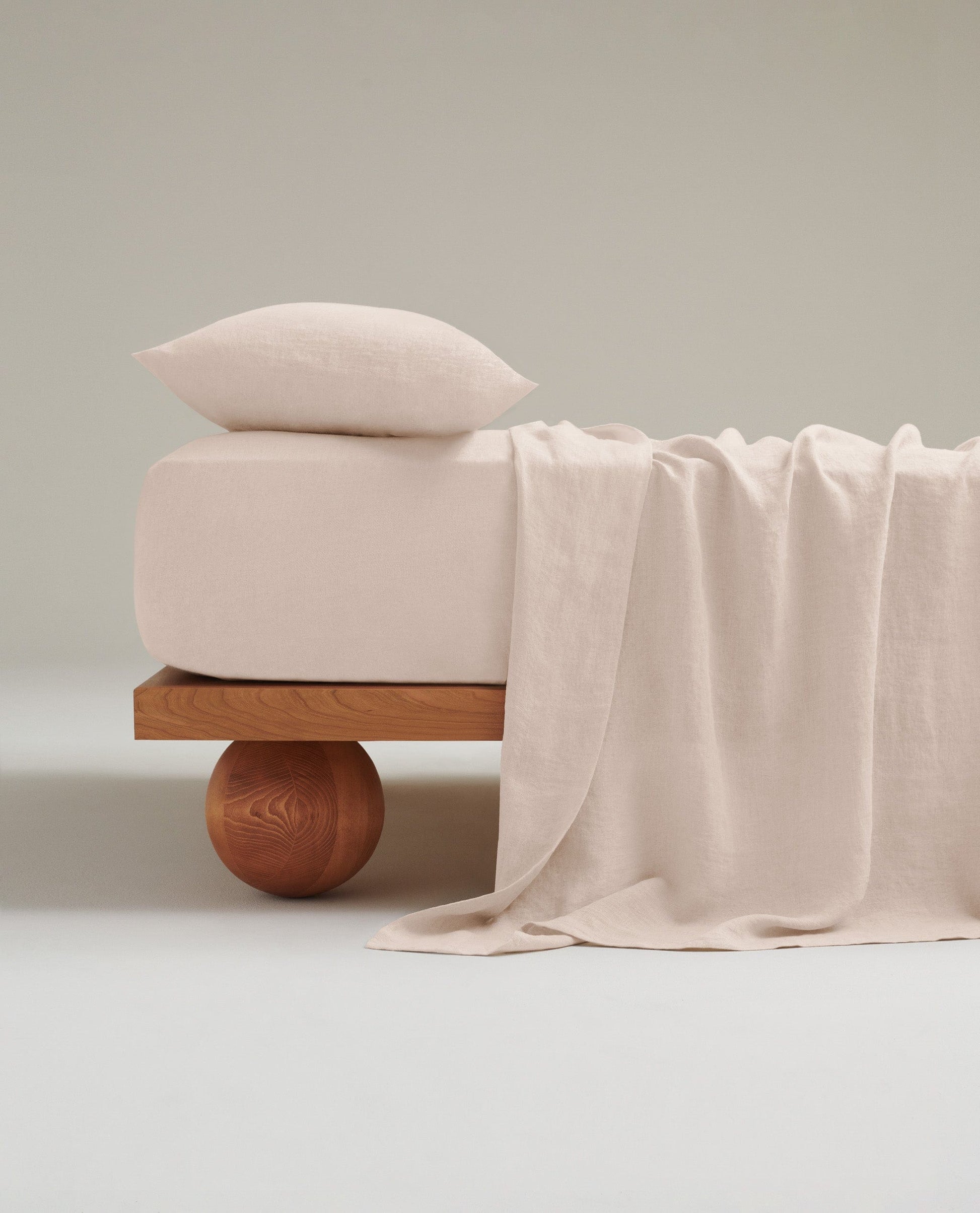 Relaxed & Refined Linen Fitted Sheet - Bruised Peach