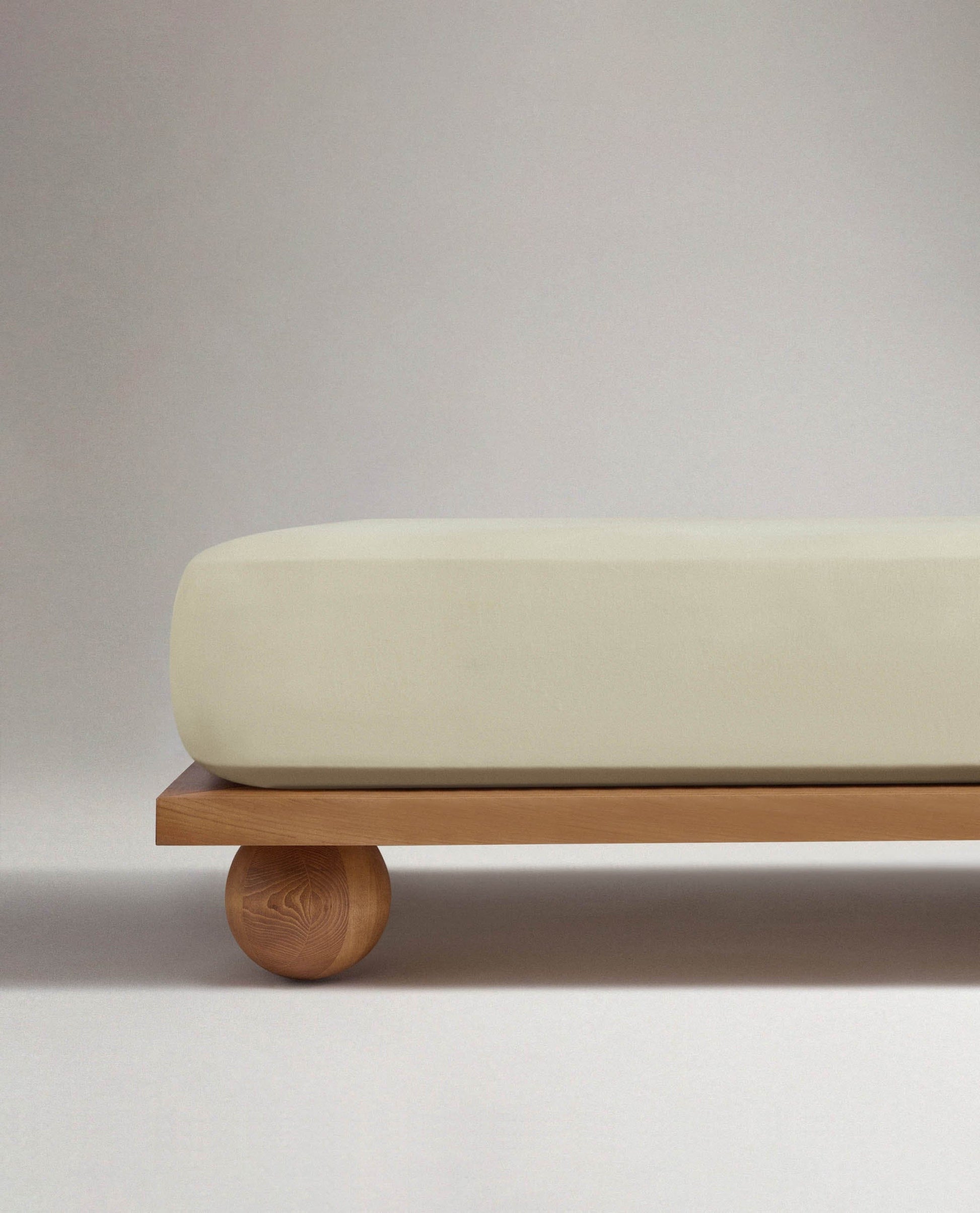 Relaxed & Refined Linen Fitted Sheet - Celery