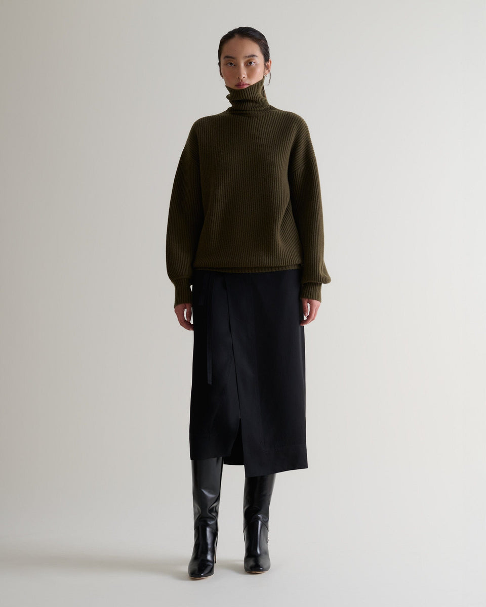 Women's Cashmere Merino Ottoman Ribbed Roll Neck Jumper - Military Green