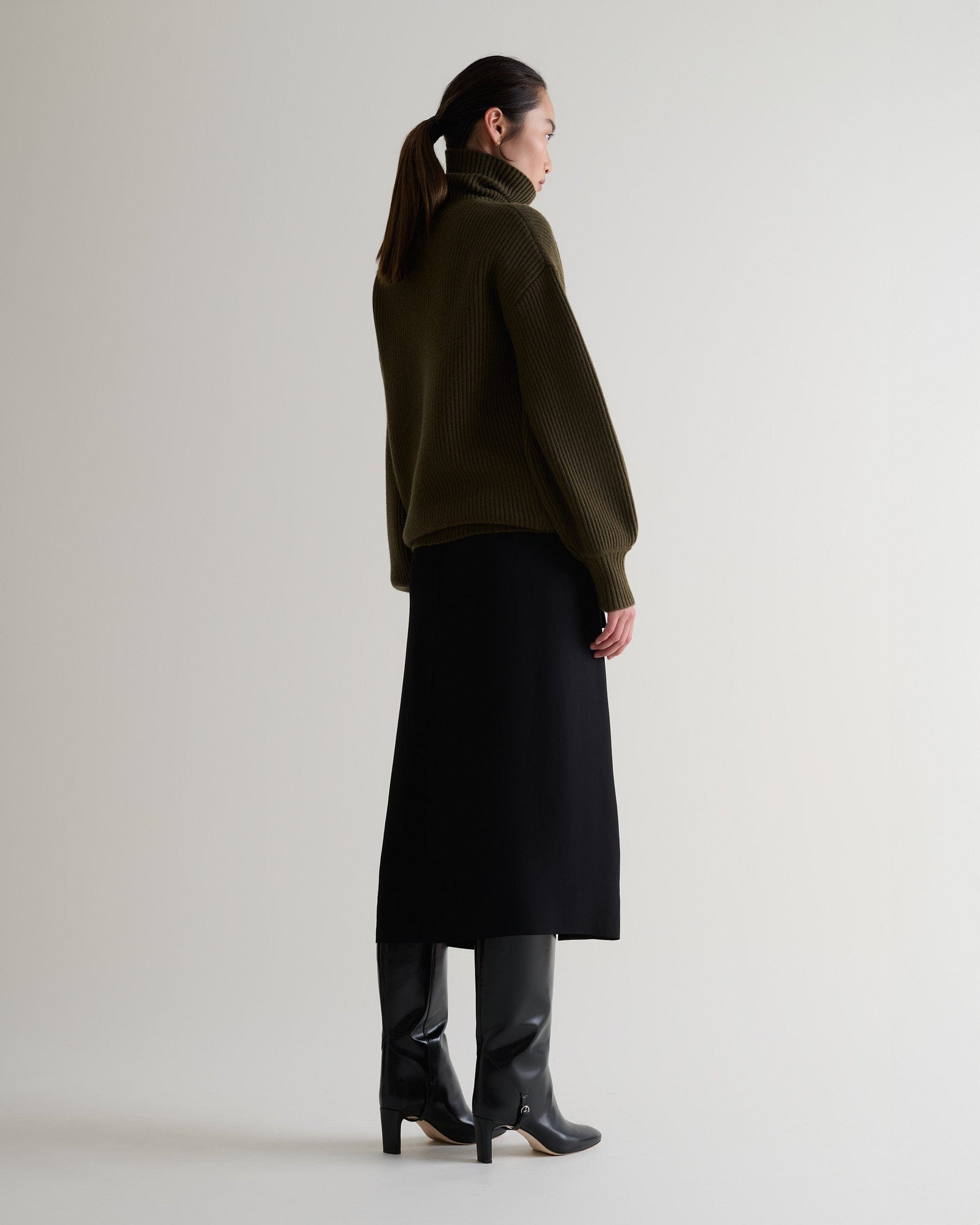 Women's Cashmere Merino Ottoman Ribbed Roll Neck Jumper - Military Green