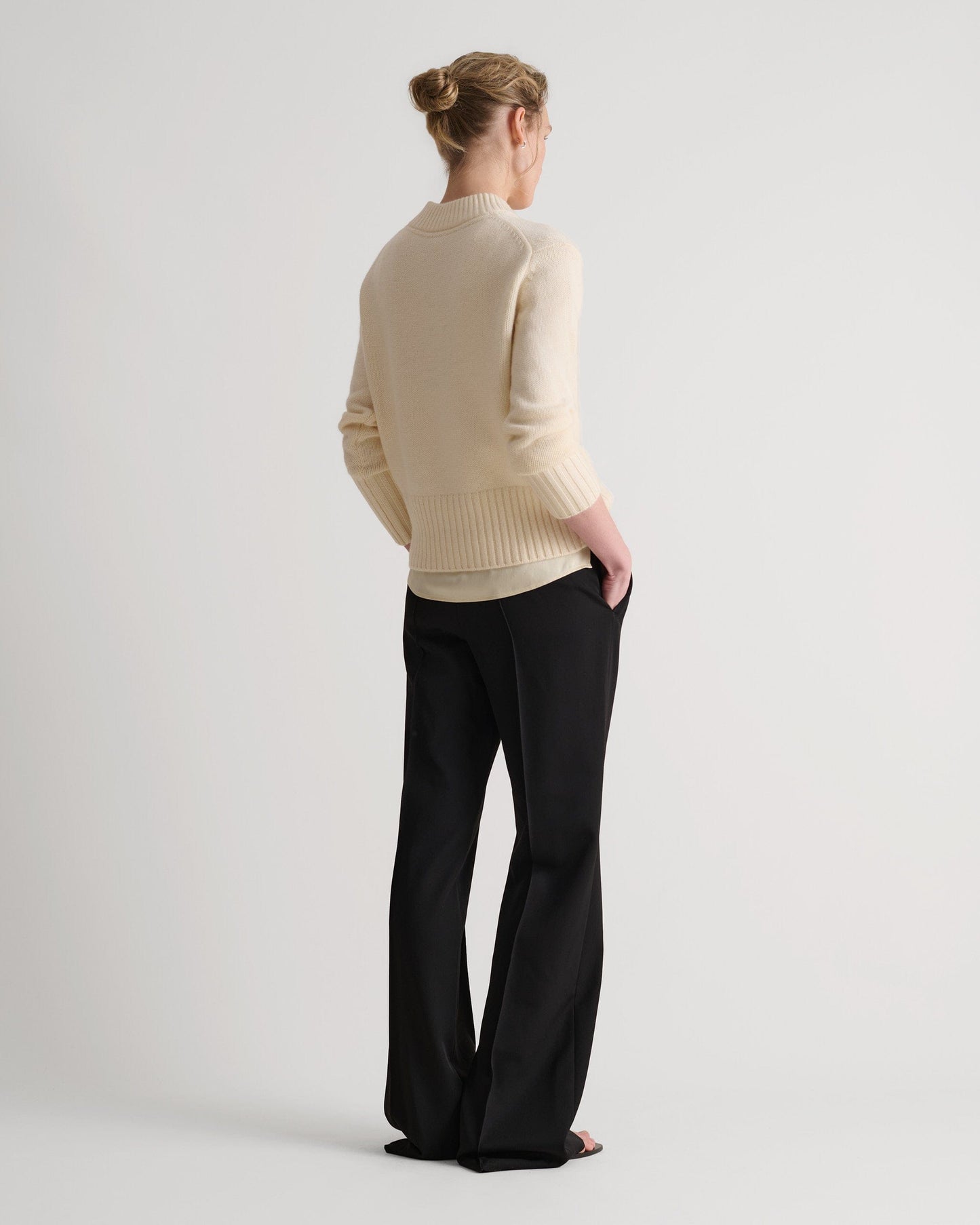 Women's Cashmere Merino V Neck Jumper - Buttermilk