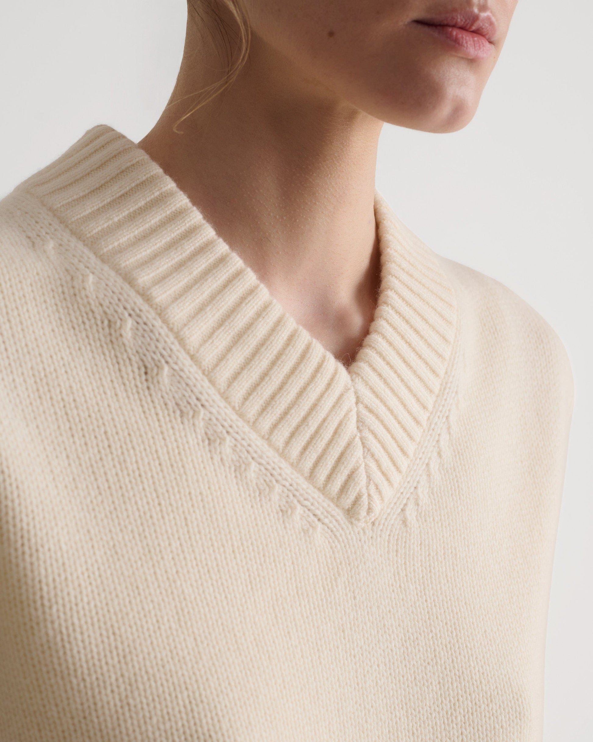 Women's Cashmere Merino V Neck Jumper - Buttermilk