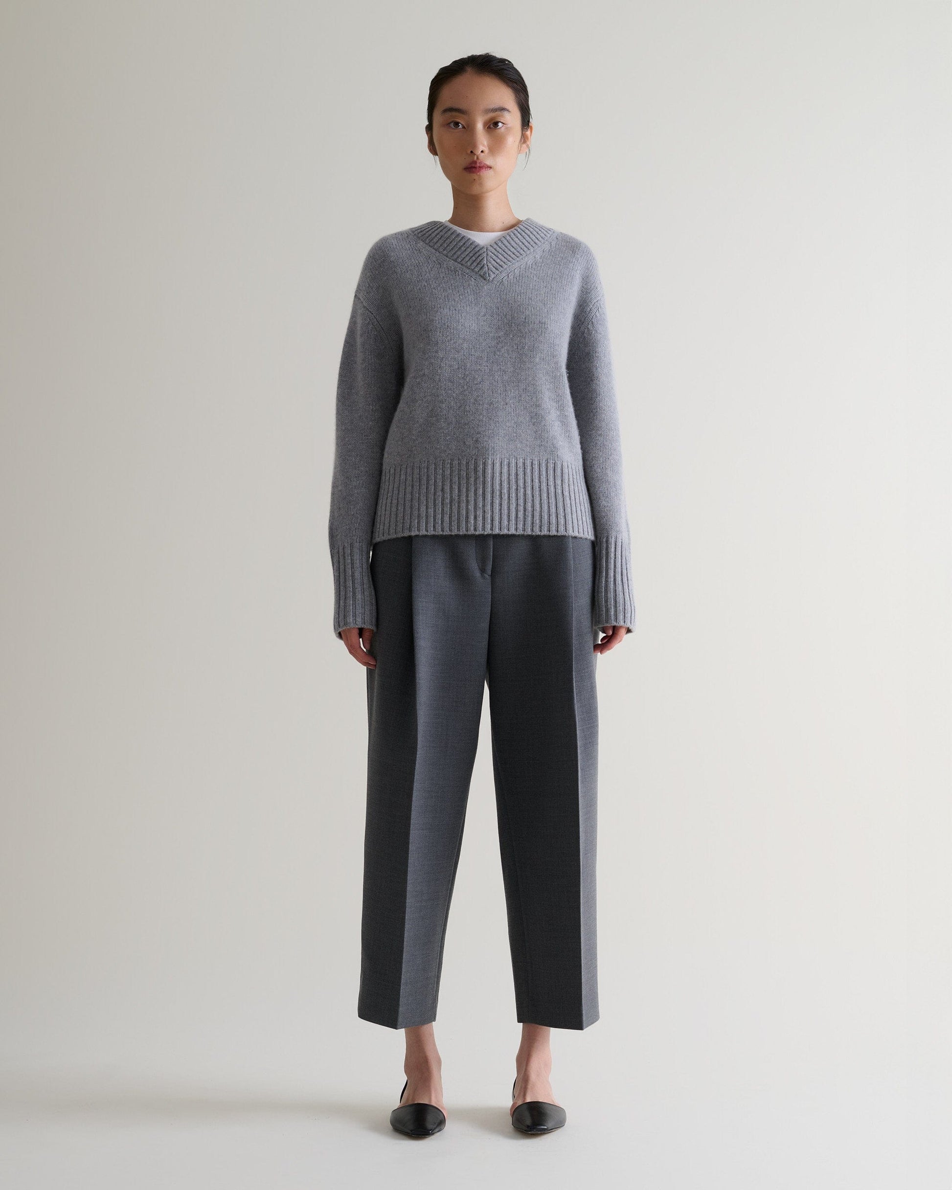 Women's Cashmere Merino V Neck Jumper - Medium Grey