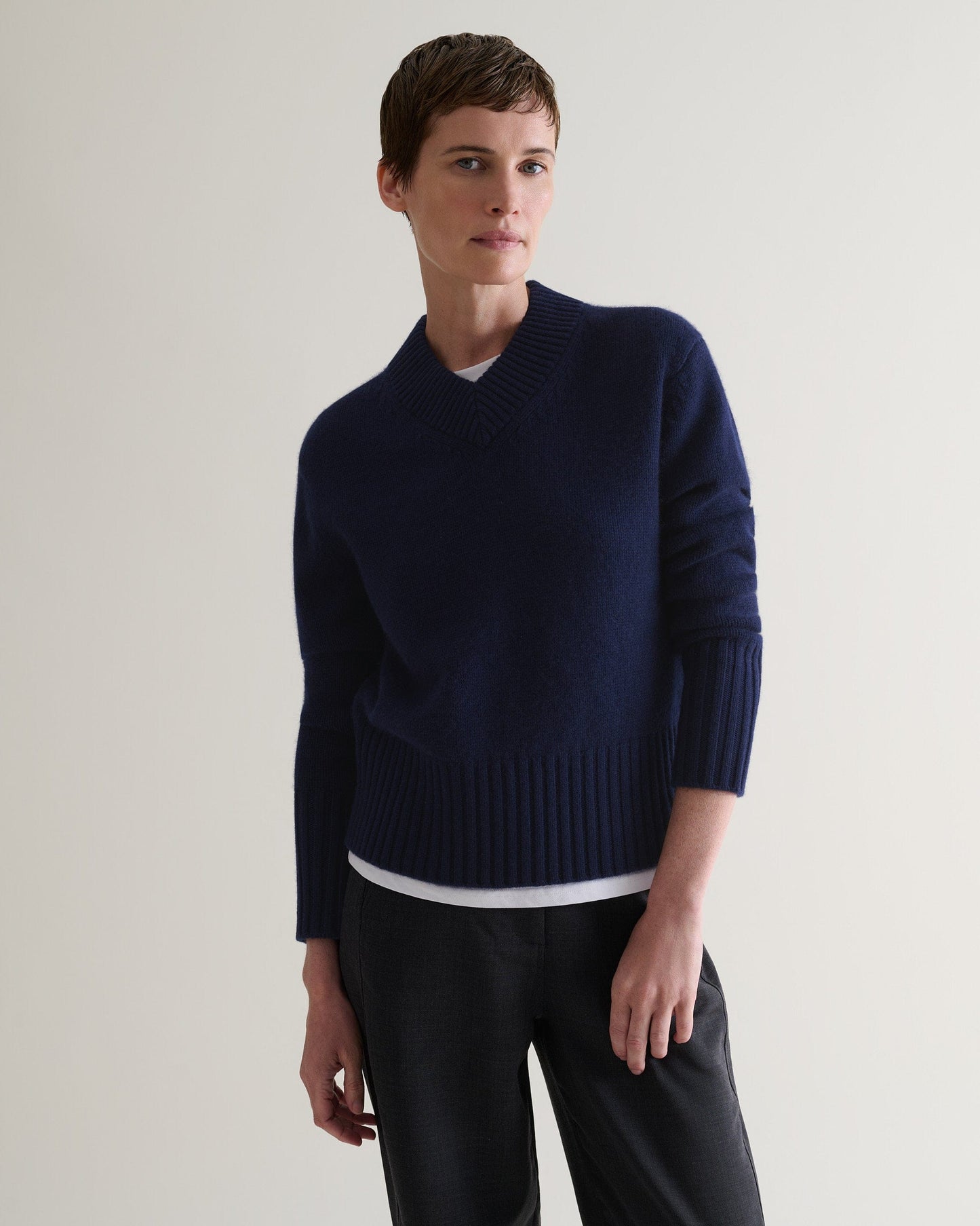 Women's Cashmere Merino V Neck Jumper - Navy