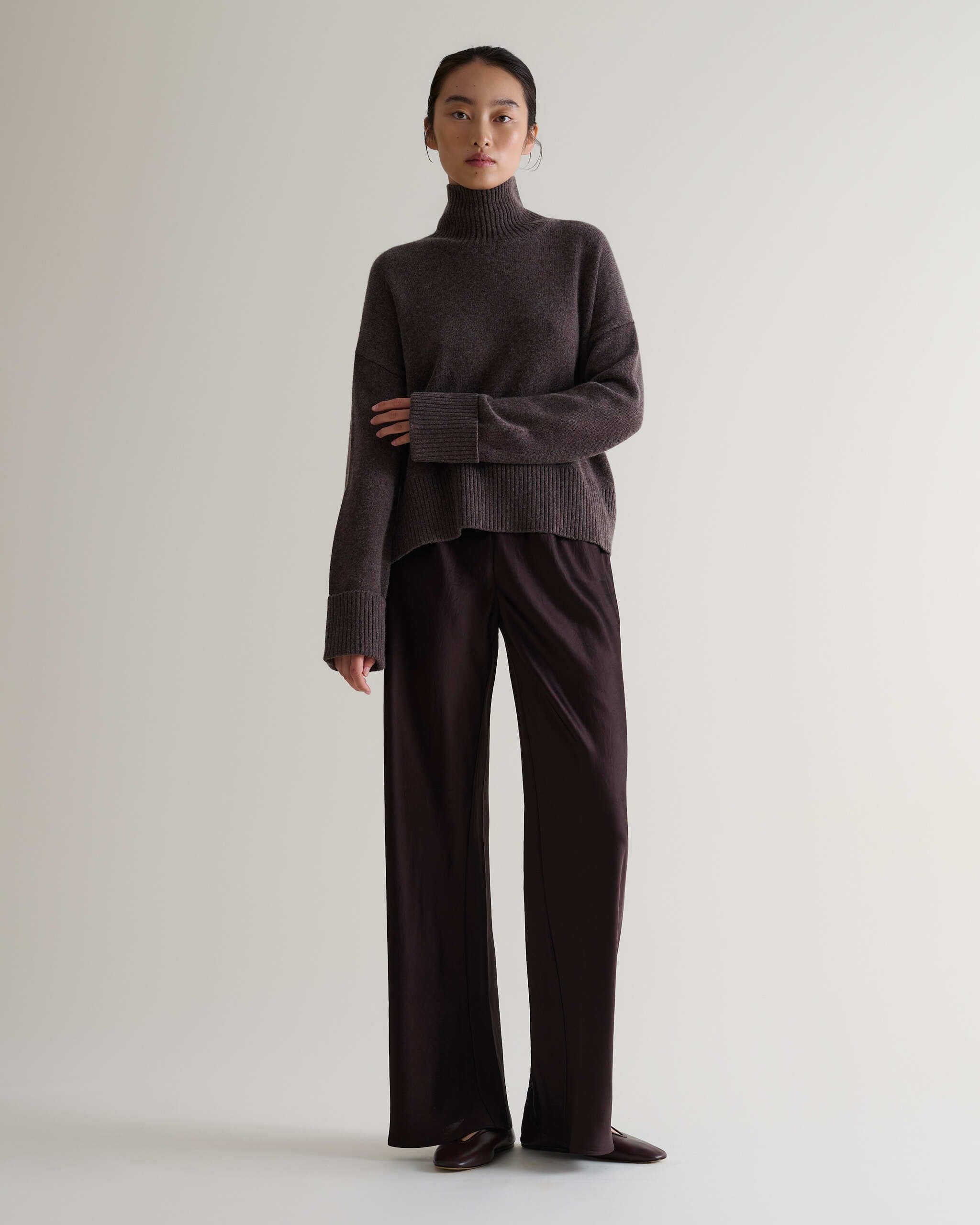 Flattering straight-leg silhouette
