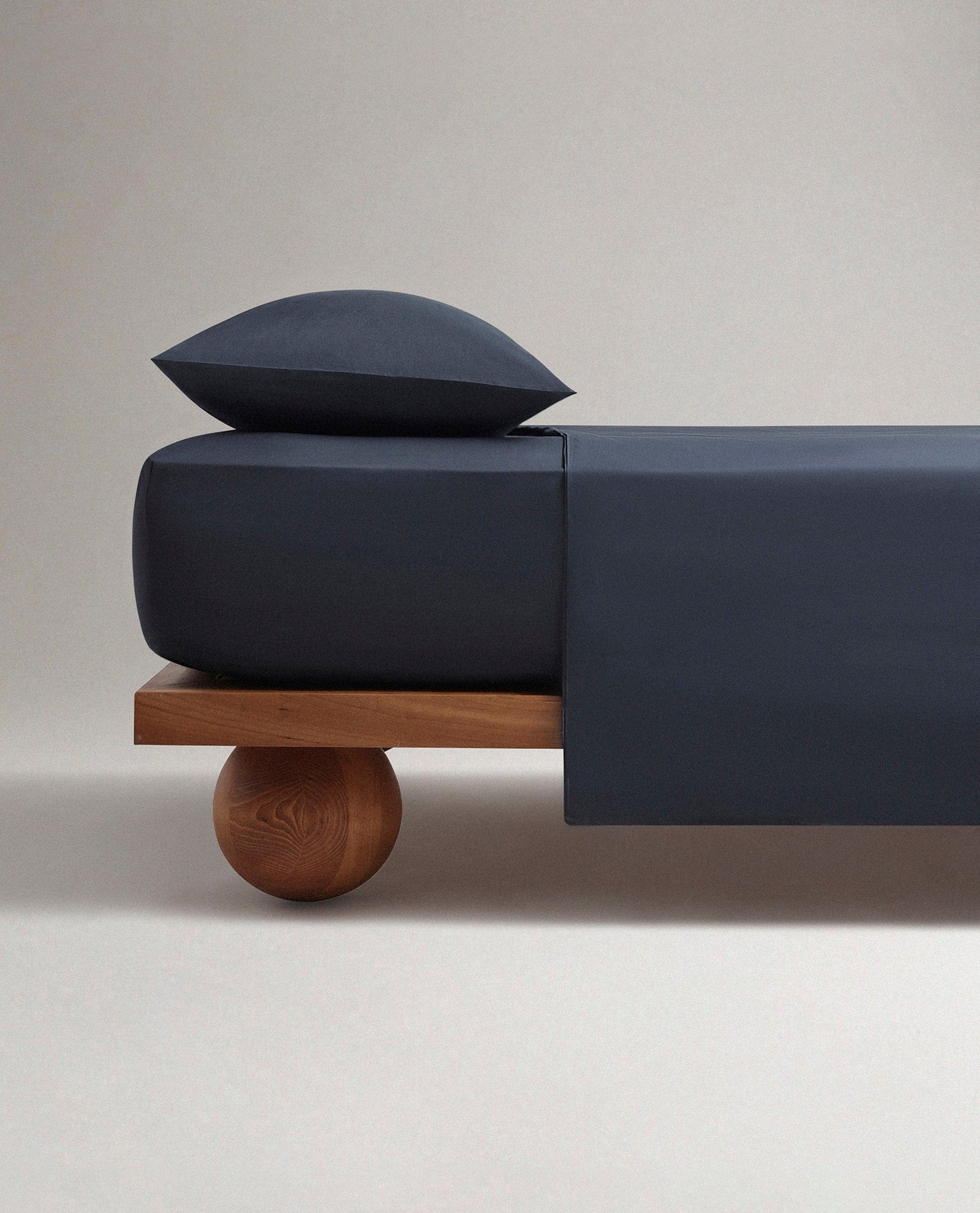 The Crisp & Cool Organic Luxury Fitted Sheet - Mood Indigo