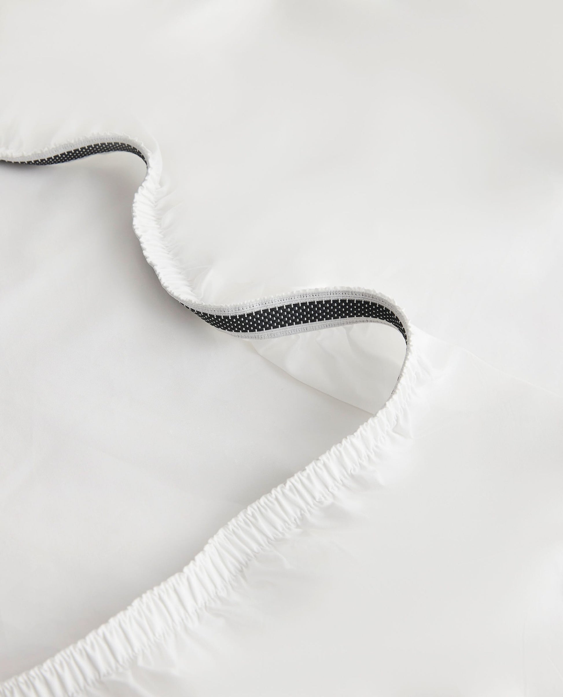 The Crisp & Cool Organic Duvet Set - White Navy Piping
