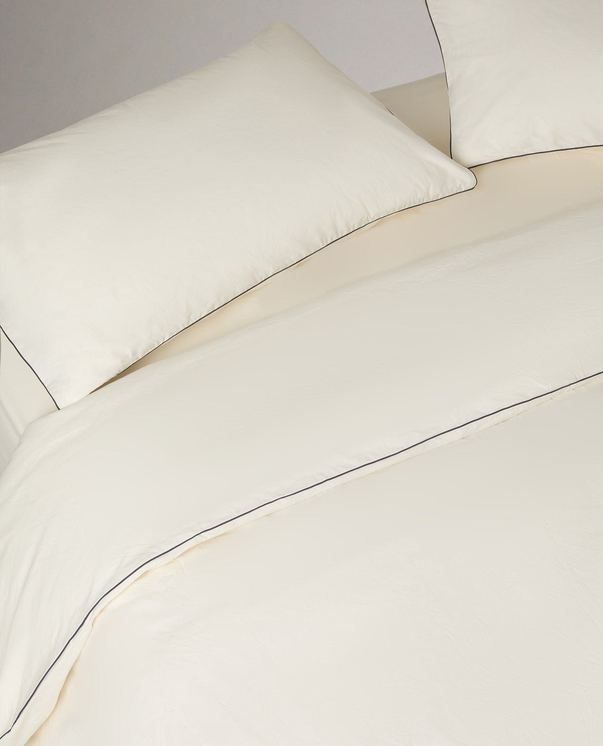 Crisp & Cool Organic Cotton Pillowcase Set - Buttermilk Black Piping