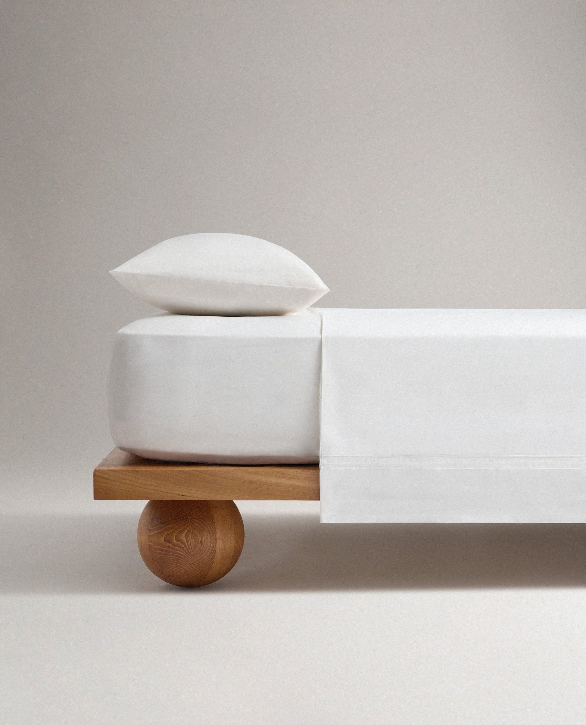 The Crisp & Cool Organic Luxury Pillowcase Set - Tailored Border