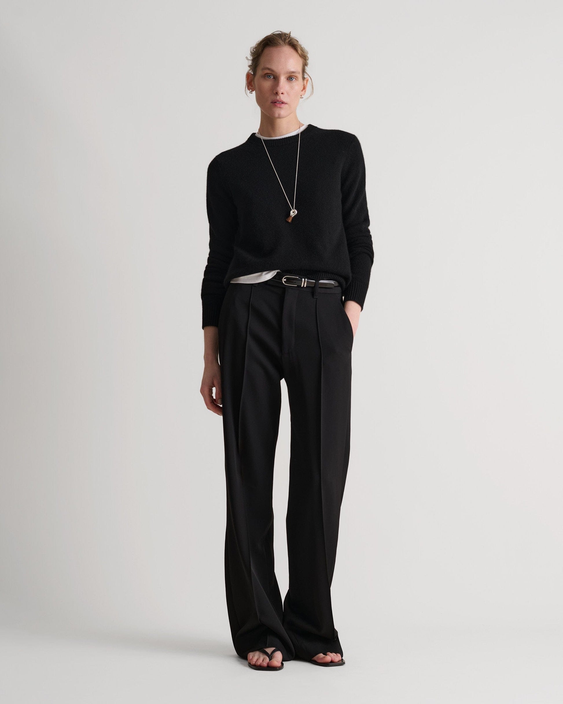 Women's Finest Cashmere Mid-Weight Crew Neck Jumper - Black