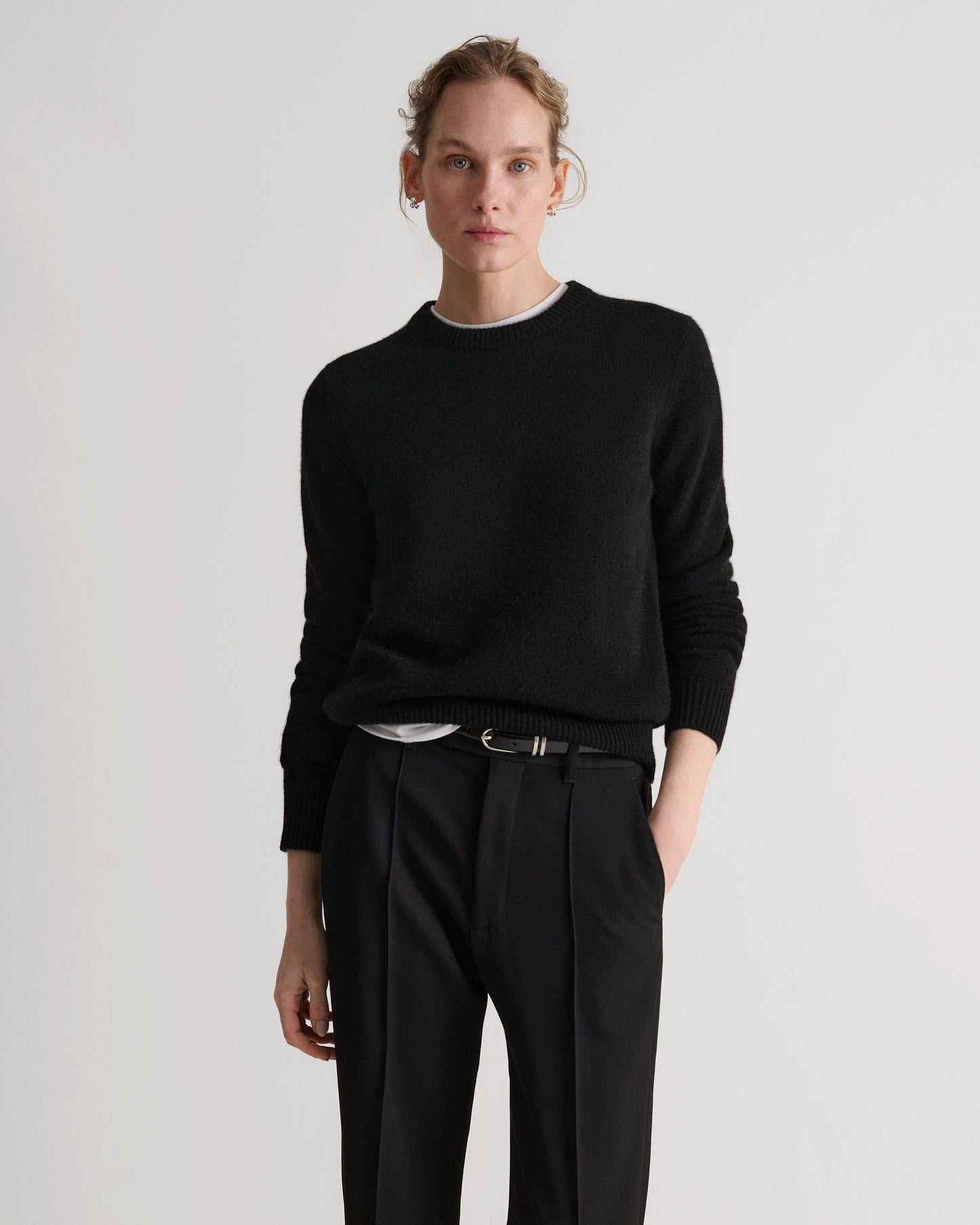 Women's Finest Cashmere Mid-Weight Crew Neck Jumper - Black