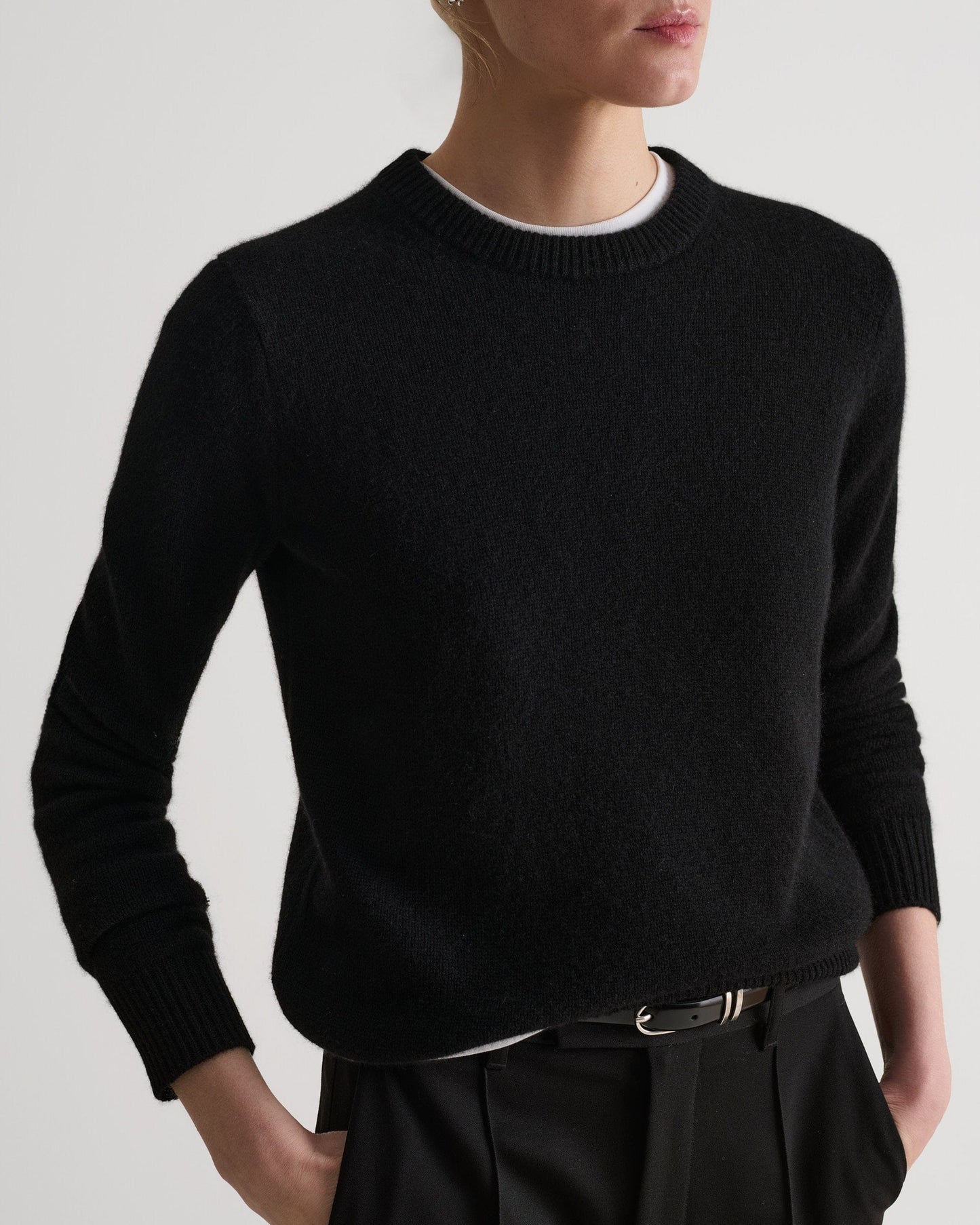 Women's Finest Cashmere Mid-Weight Crew Neck Jumper - Black