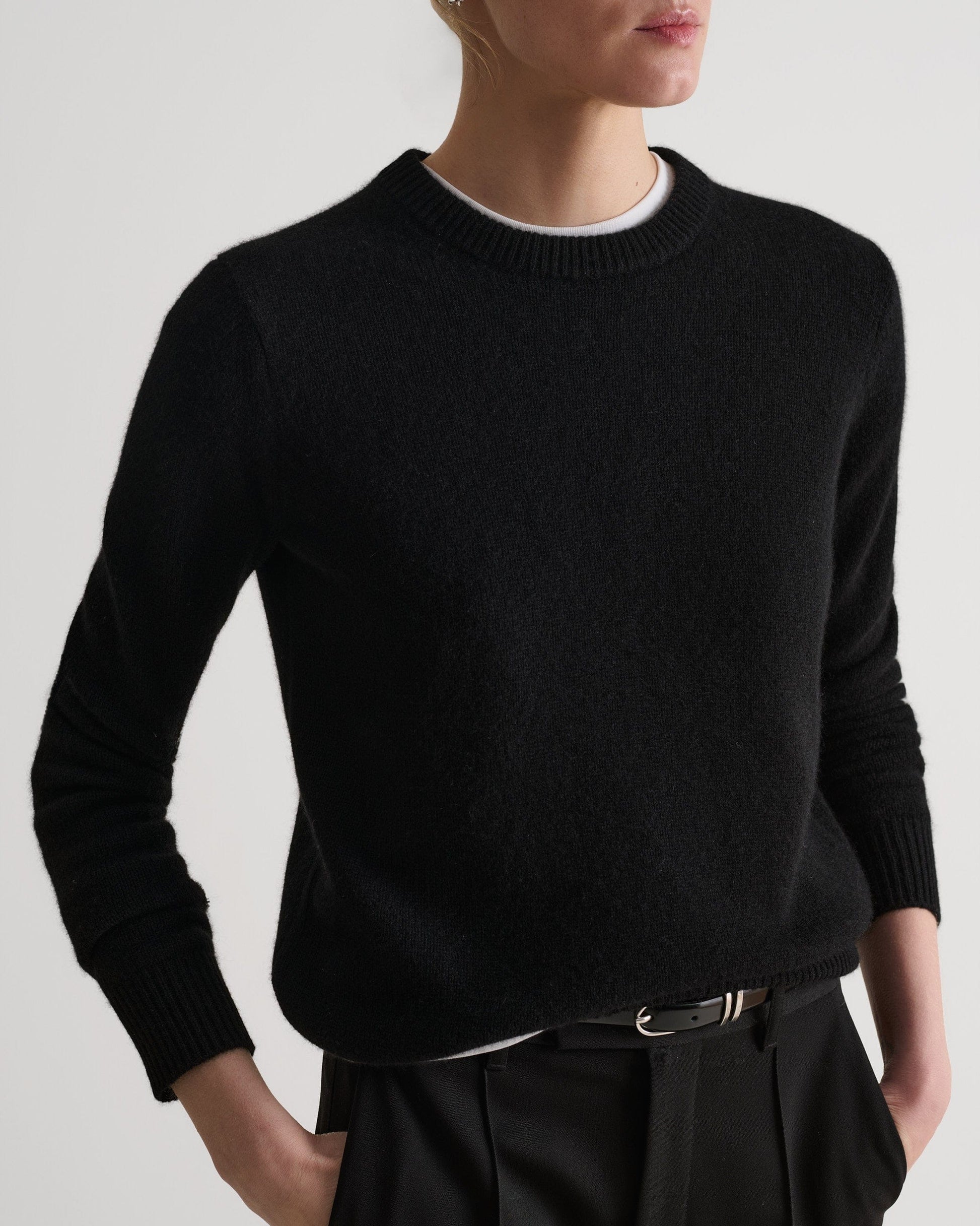 Women's Finest Cashmere Mid-Weight Crew Neck Jumper - Black